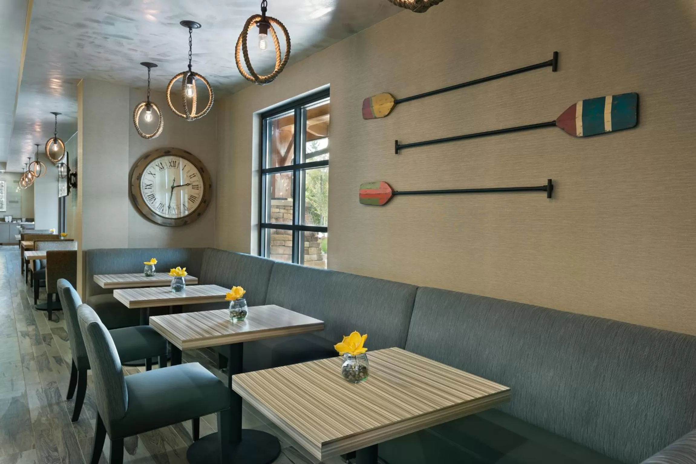 Restaurant/places to eat in Oxford Suites Bellingham