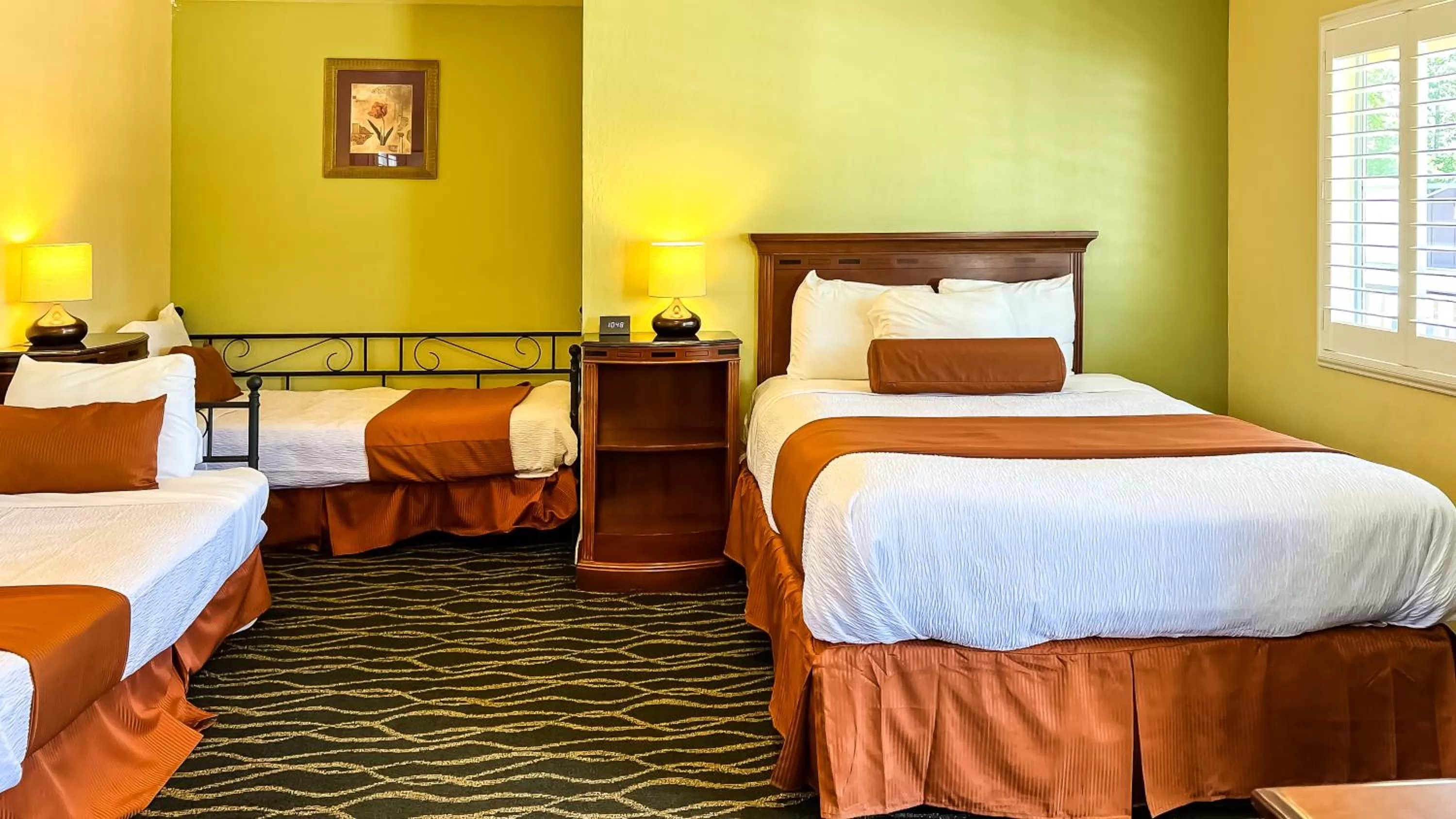 View (from property/room), Bed in The Old West Inn