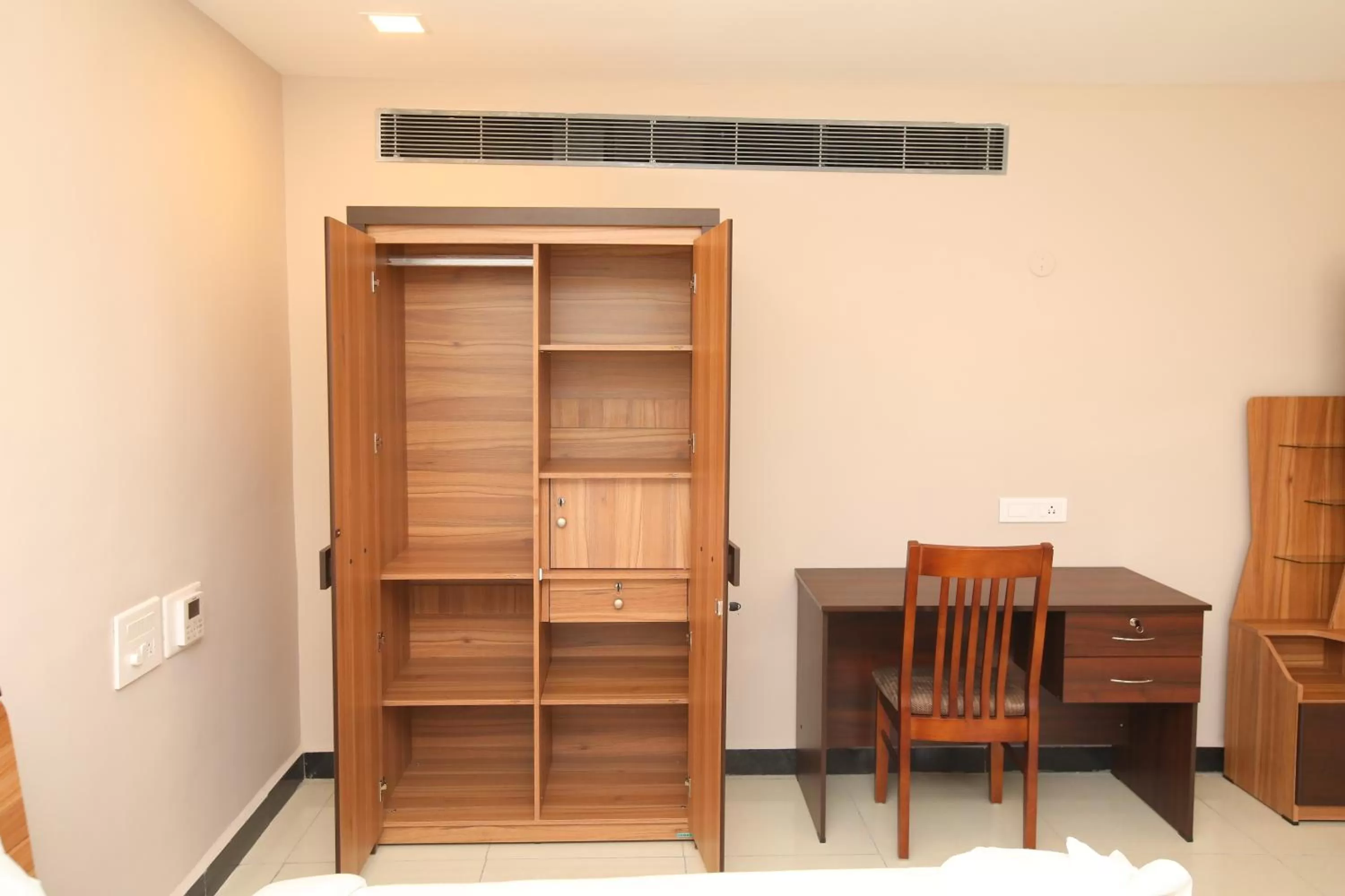 Area and facilities in Hotel Golden Gateway