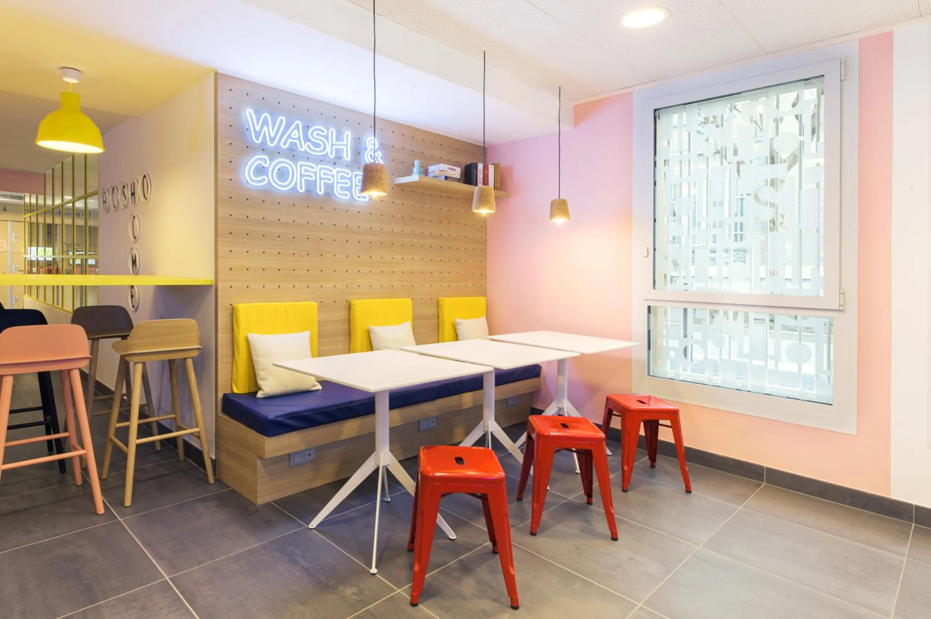 Lounge or bar in Auberge de jeunesse Hosho Paris Sud - Porte d'Italie