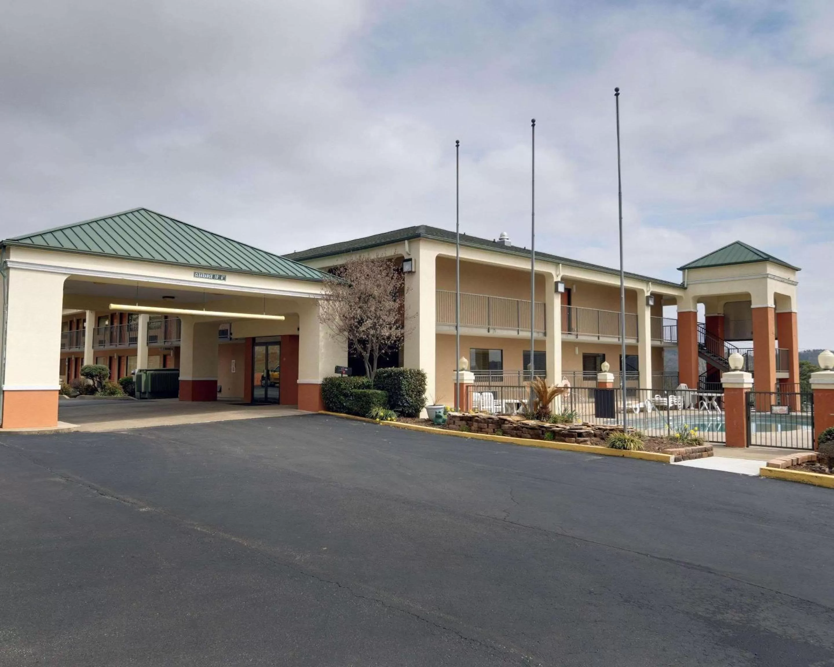 Property building in Quality Inn & Suites Clarksville