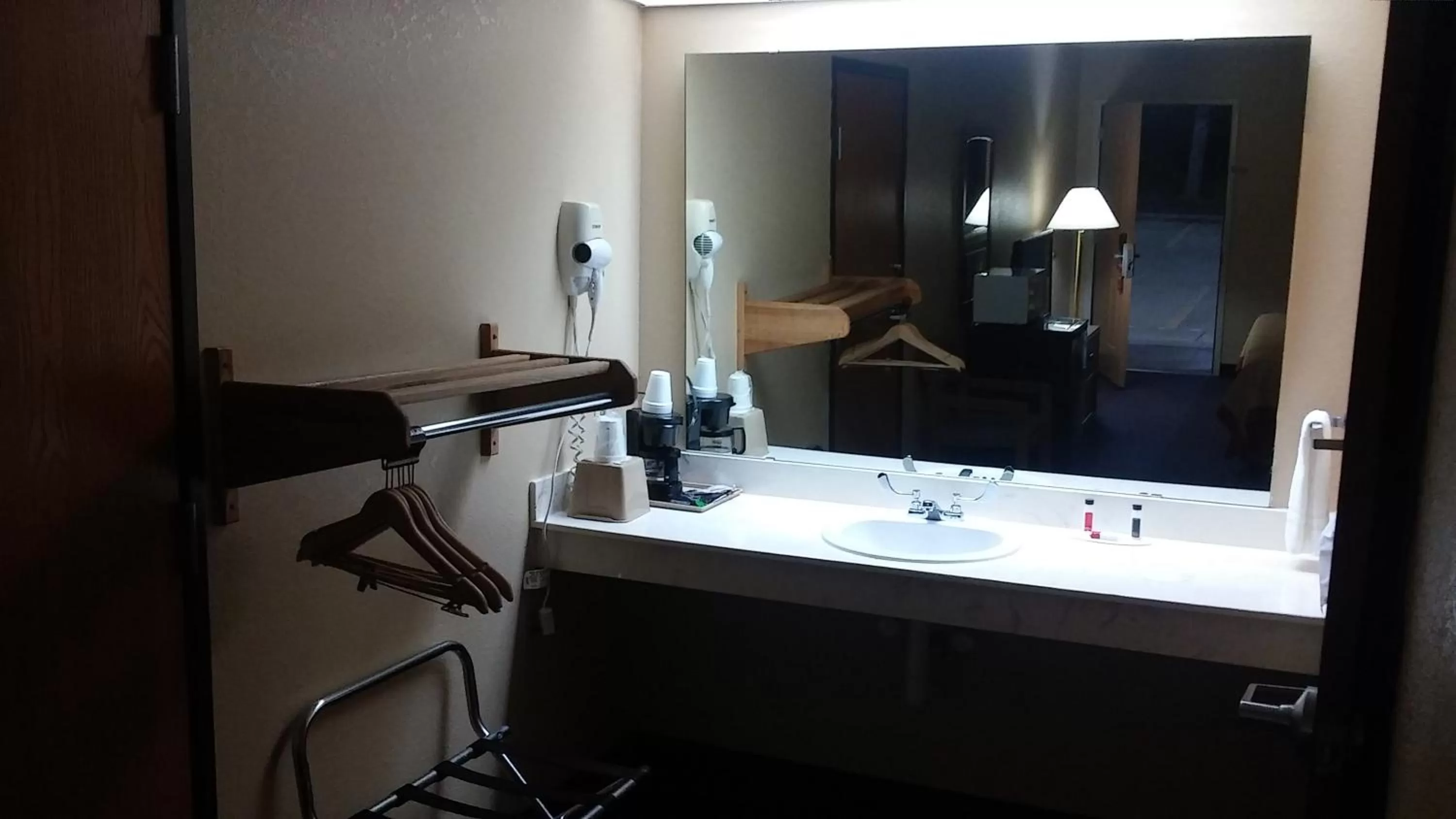 Bathroom in Super 8 by Wyndham Mount Vernon