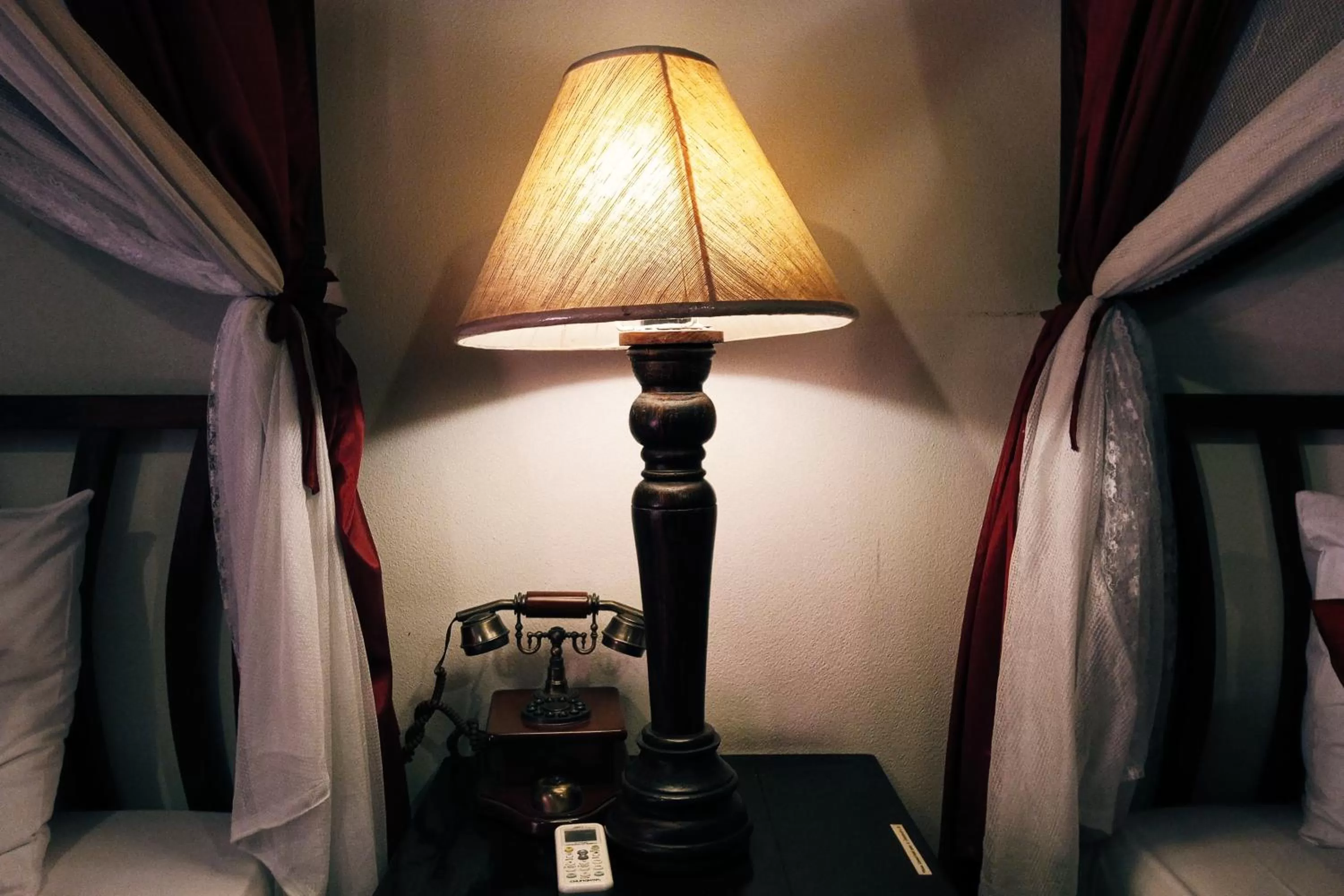 Bed in Tri Yaan Na Ros Colonial House