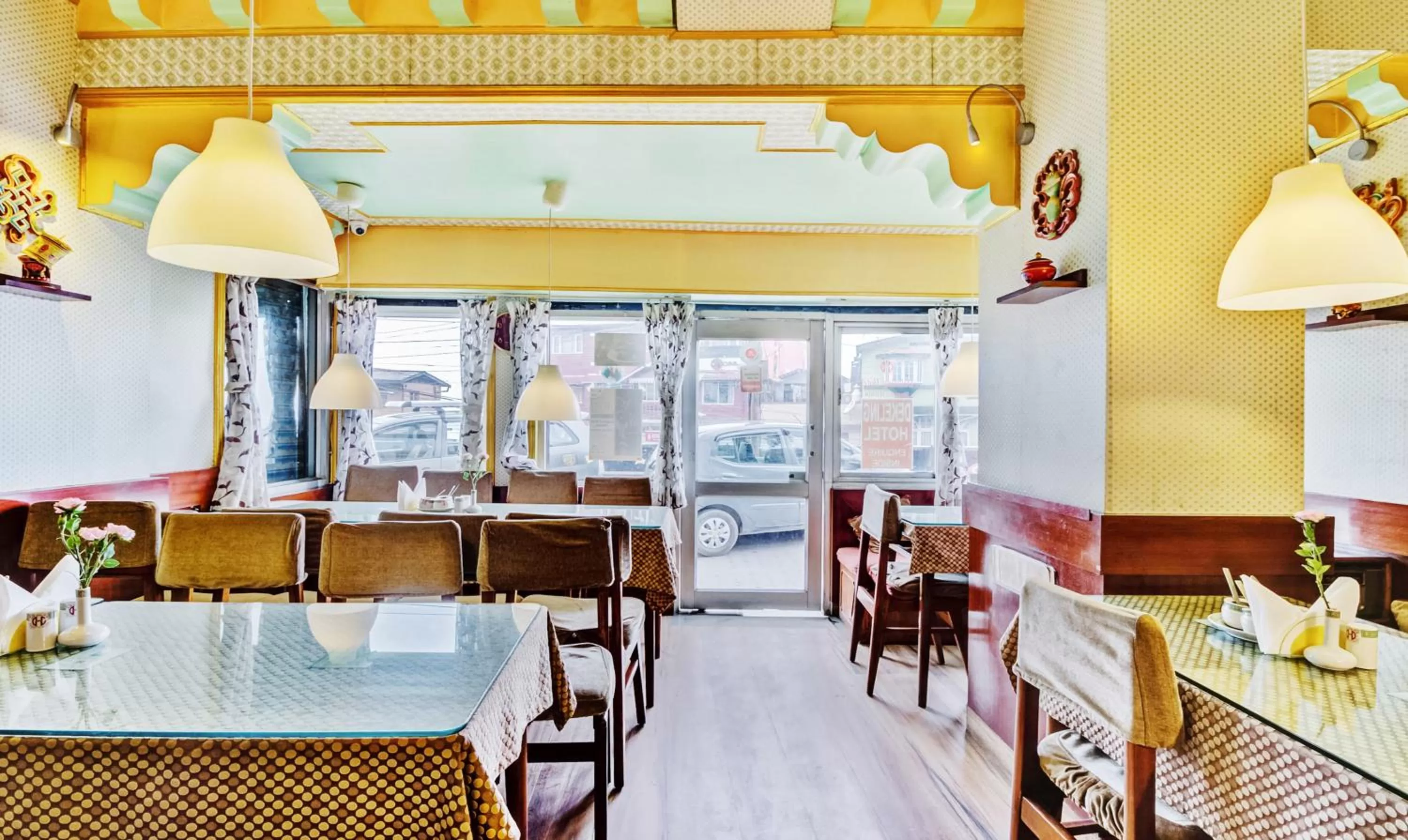 Restaurant/places to eat in Dekeling Hotel