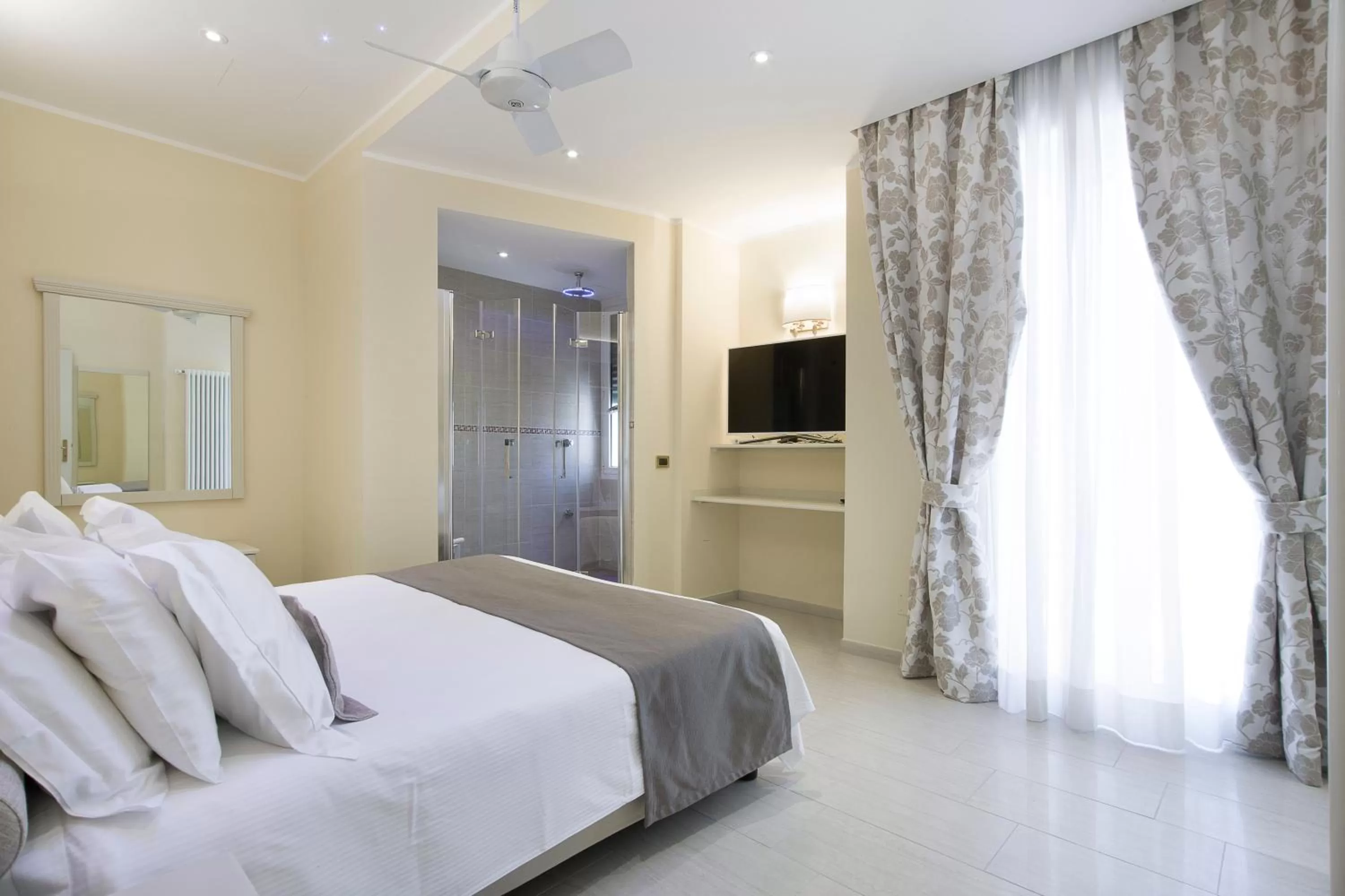 Bed in Hotel Ristorante Toscana