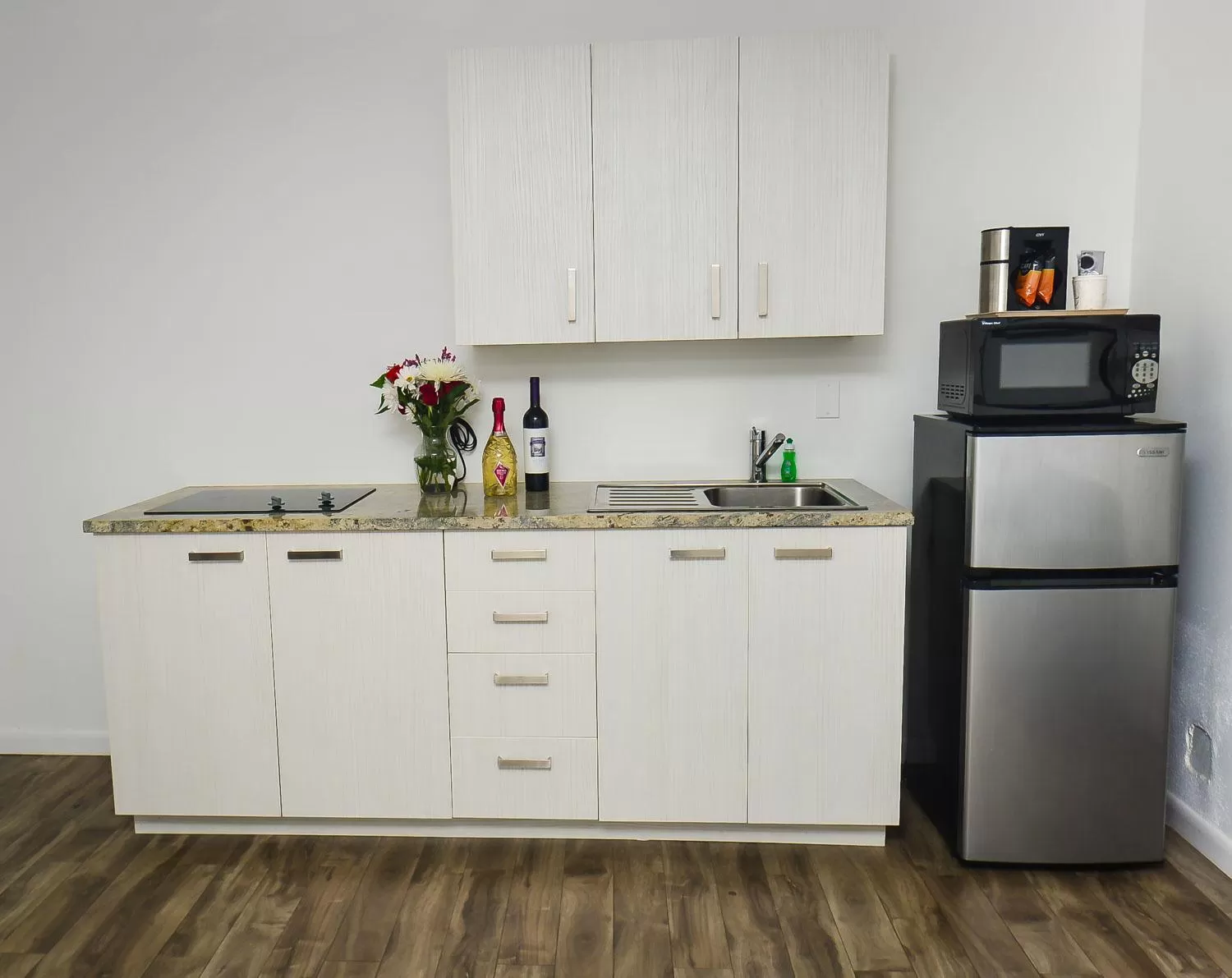 Kitchen or kitchenette in Regency Inn & Suites Sarasota