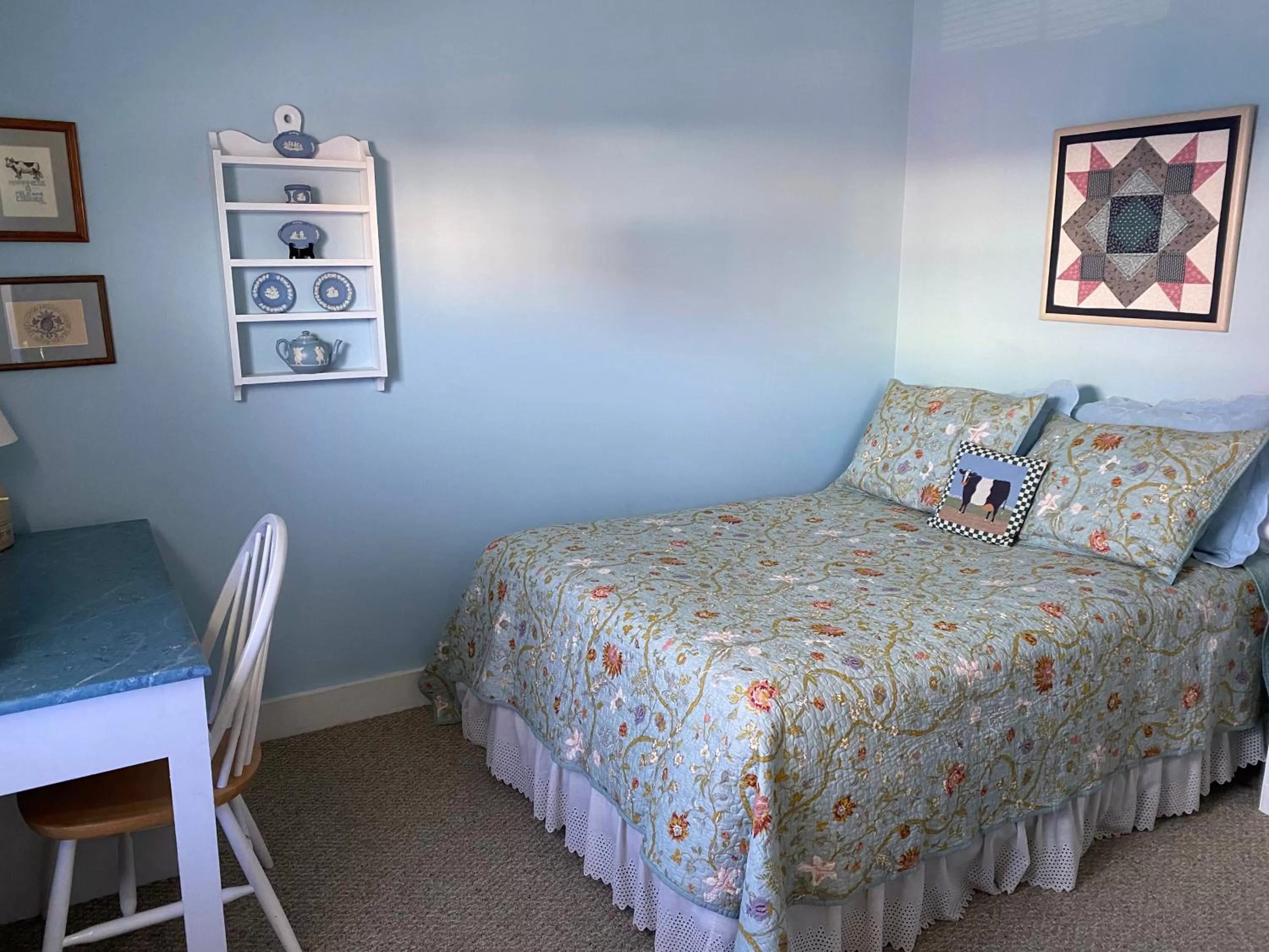 Bed in Bristol Suites