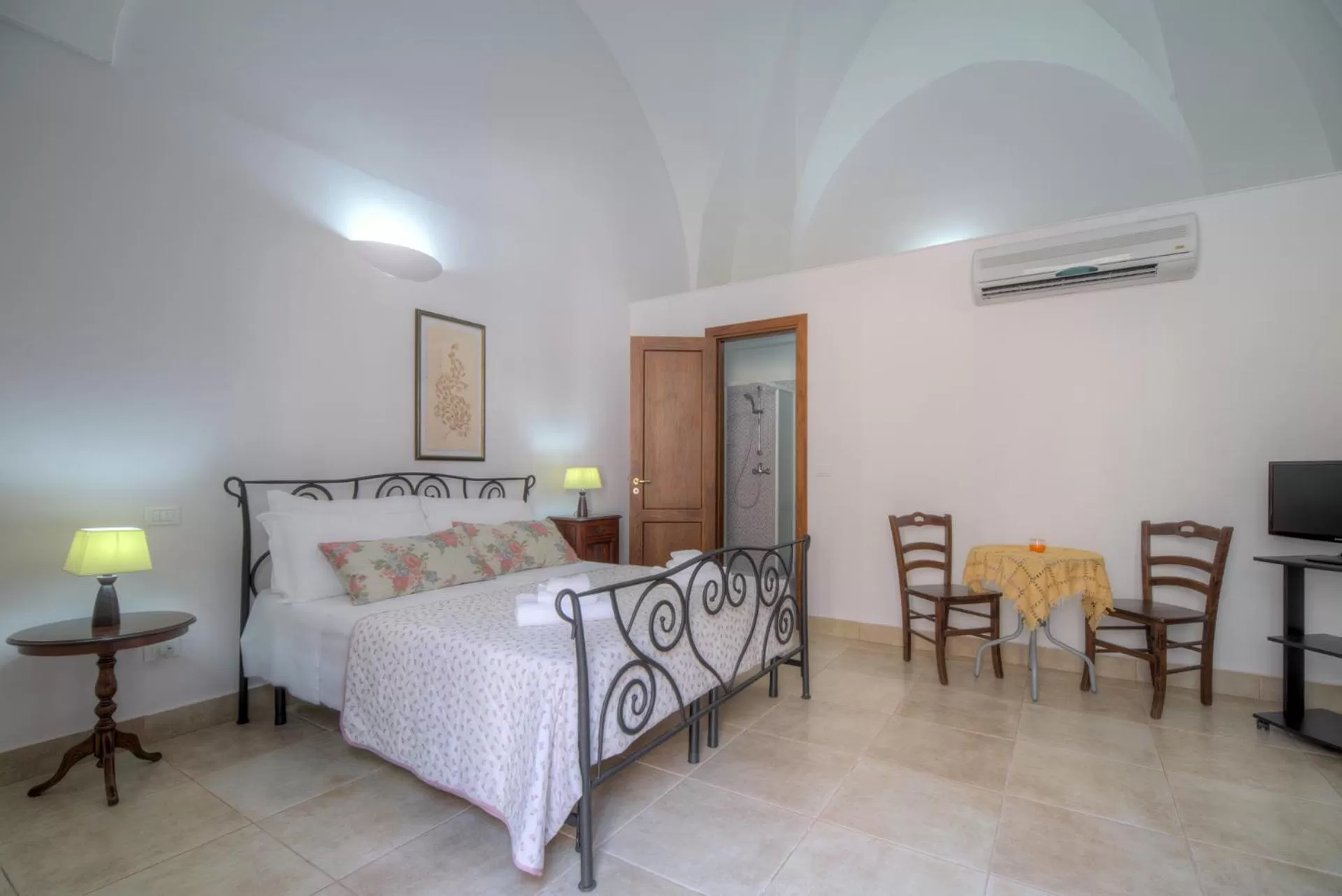 Bed in Lu Caffa by Typney