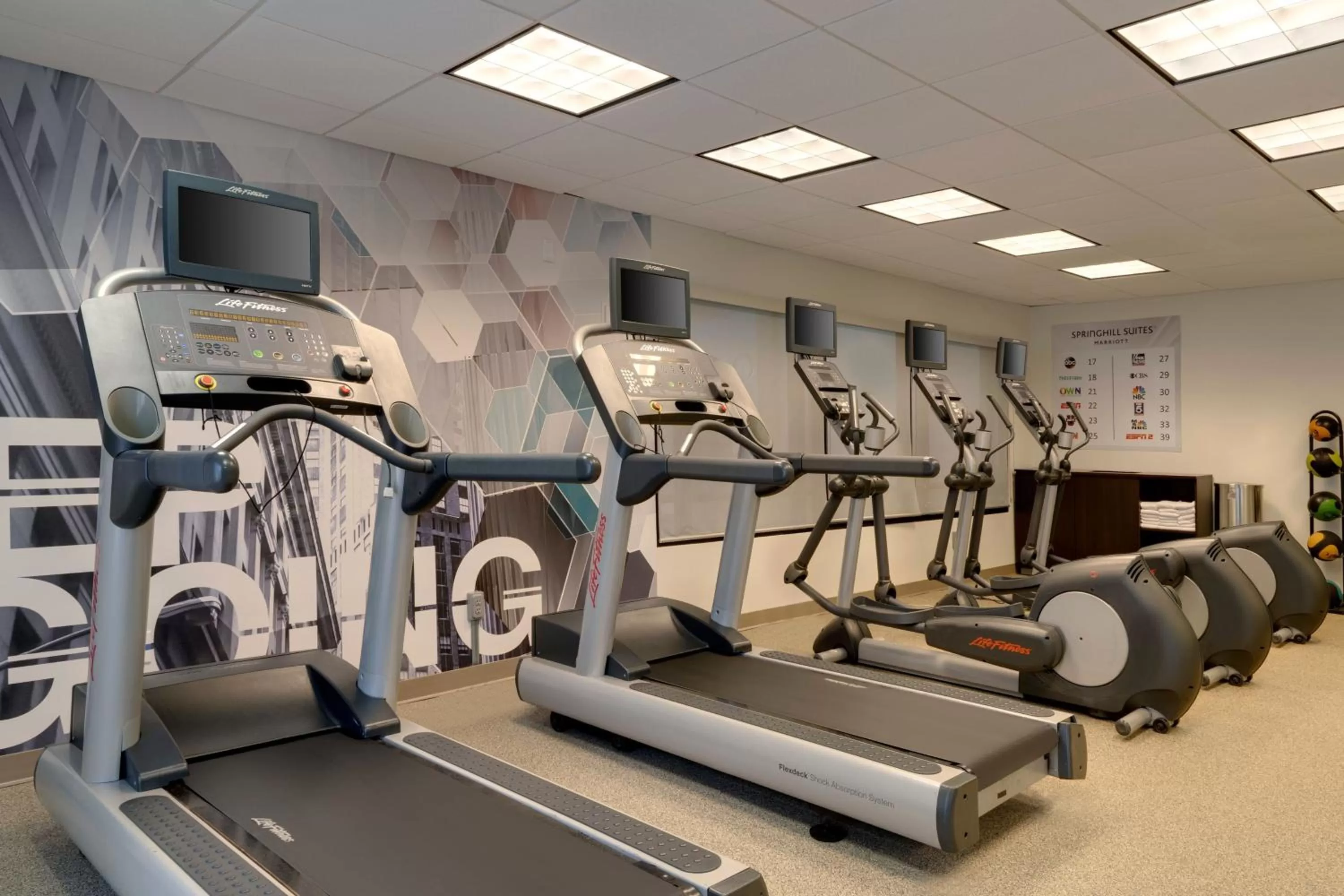 Fitness centre/facilities in SpringHill Suites by Marriott Newark International Airport