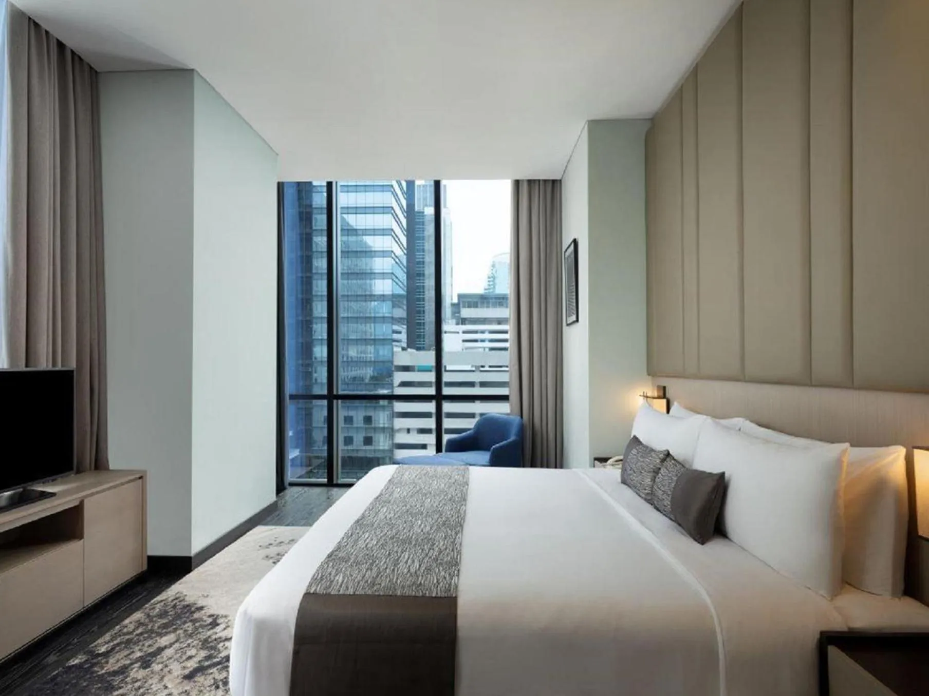 Photo of the whole room, Bed in Crowne Plaza Jakarta Residences, an IHG Hotel