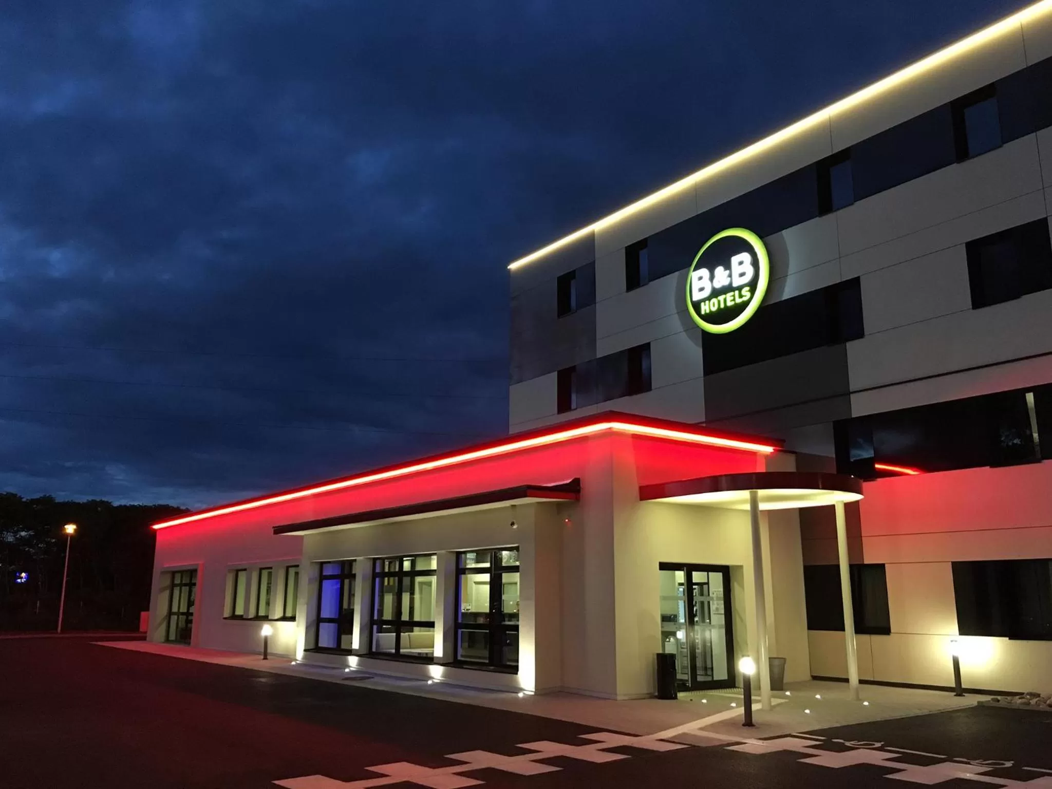 Facade/entrance in B&B HOTEL Colmar Expo