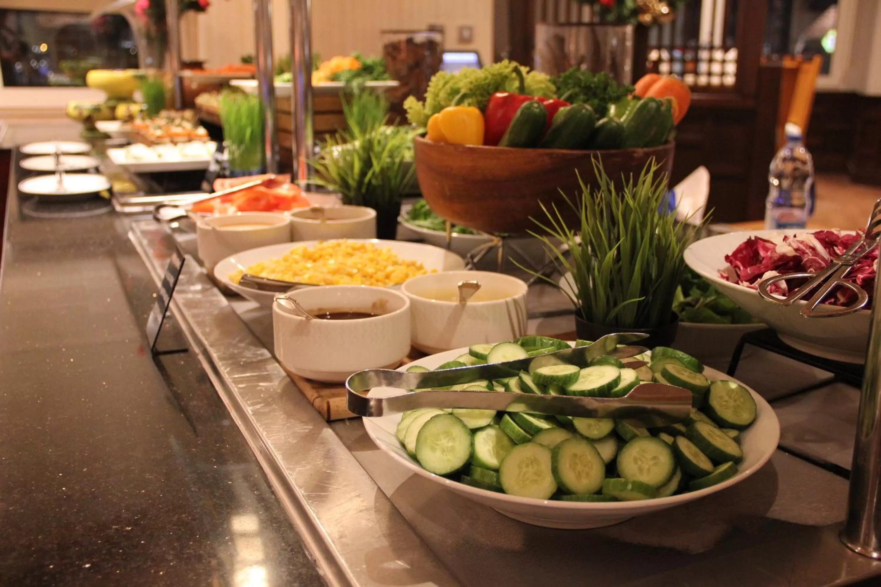 Restaurant/places to eat in Crowne Plaza Dubai Deira by IHG