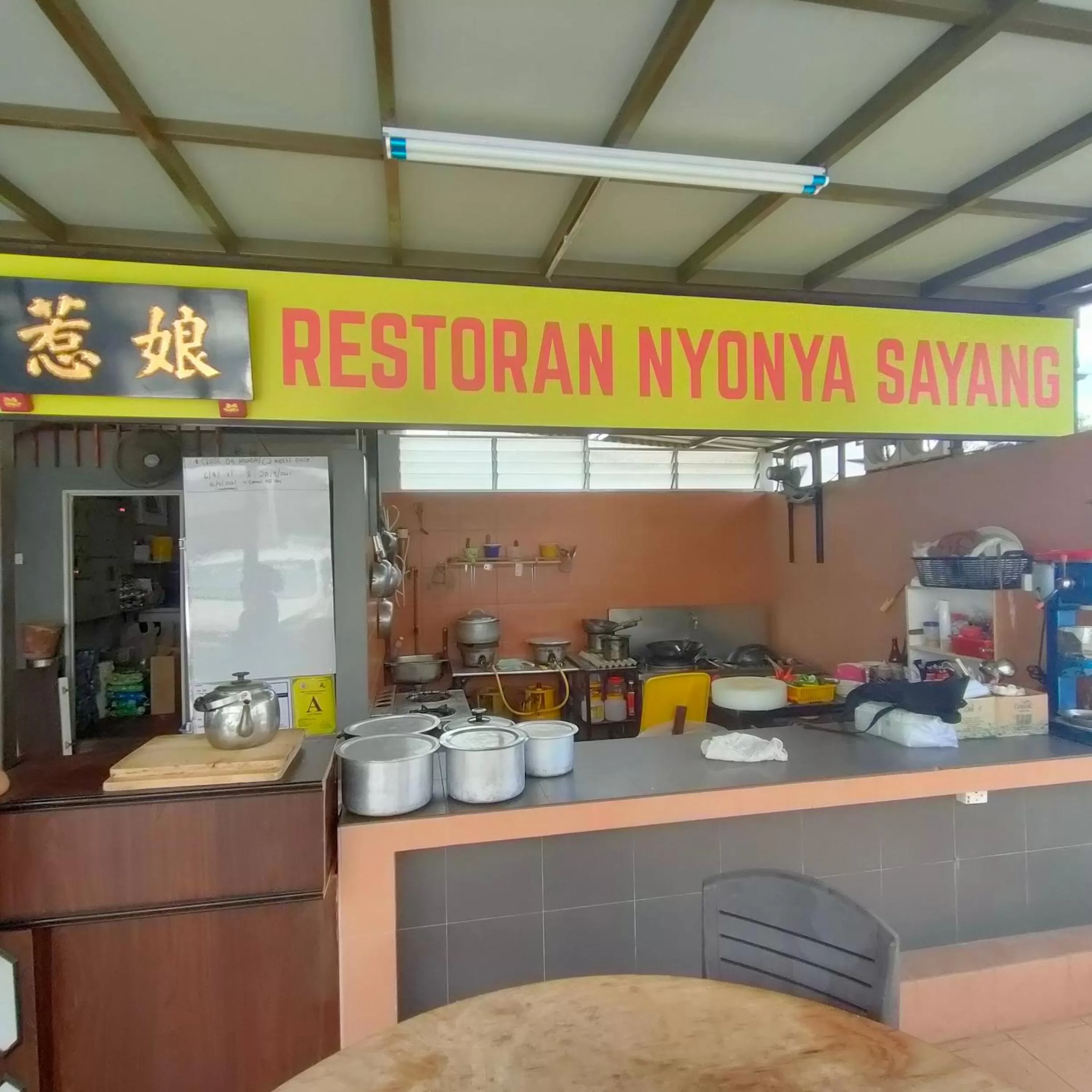 Restaurant/places to eat in Cozzy Motel Malacca