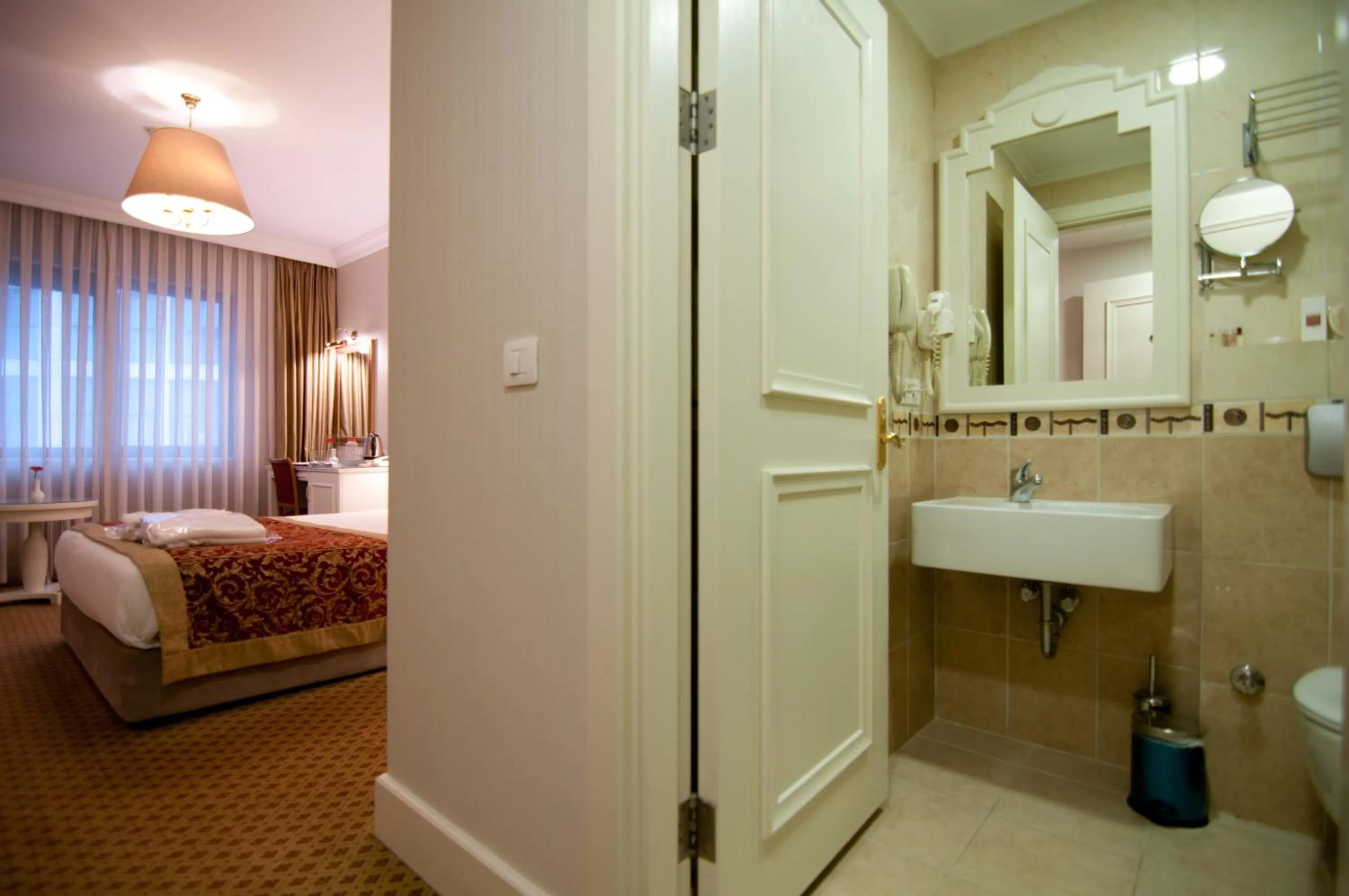 Bathroom, Bed in Taksim Metropark Hotel