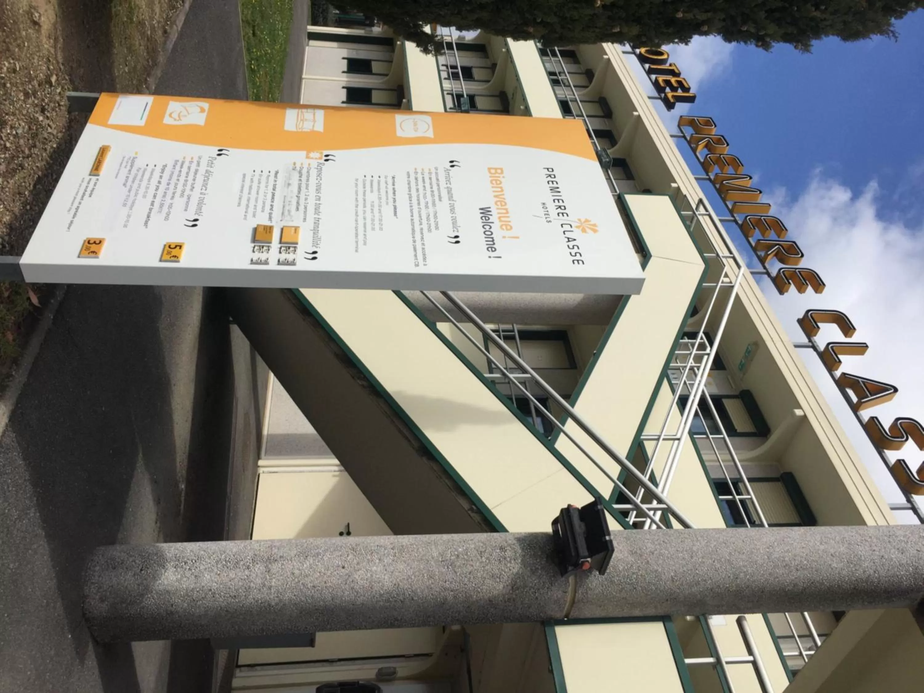 Facade/entrance in Premiere Classe Nevers Varennes Vauzelles