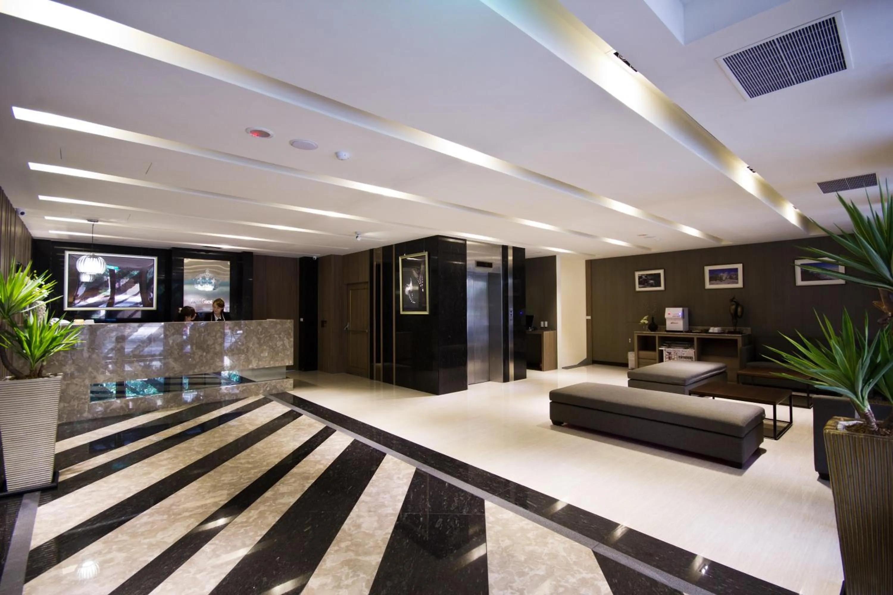 Lobby or reception in Royal Guest Hotel