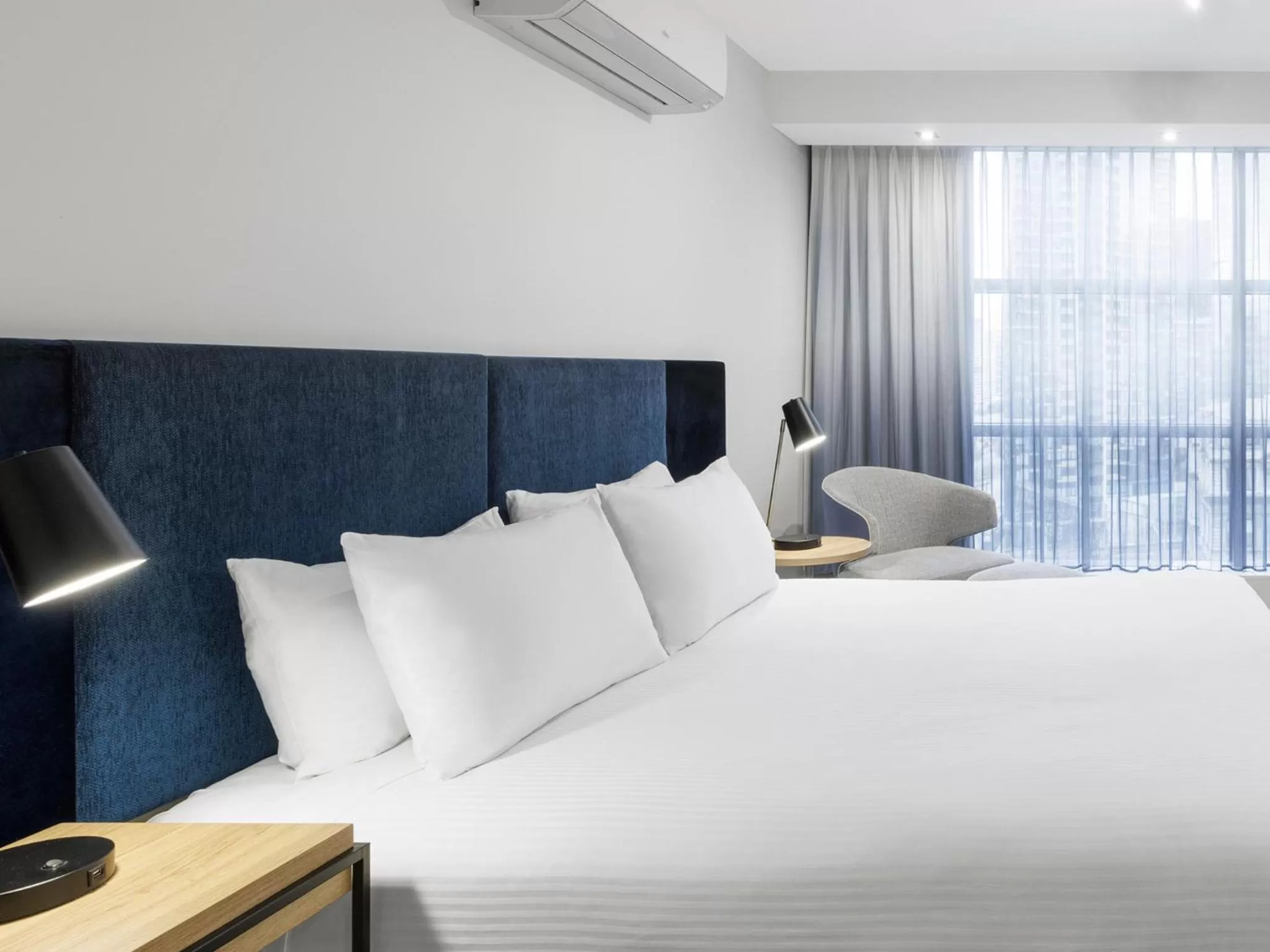 Bed in Brady Apartment Hotel Flinders Street