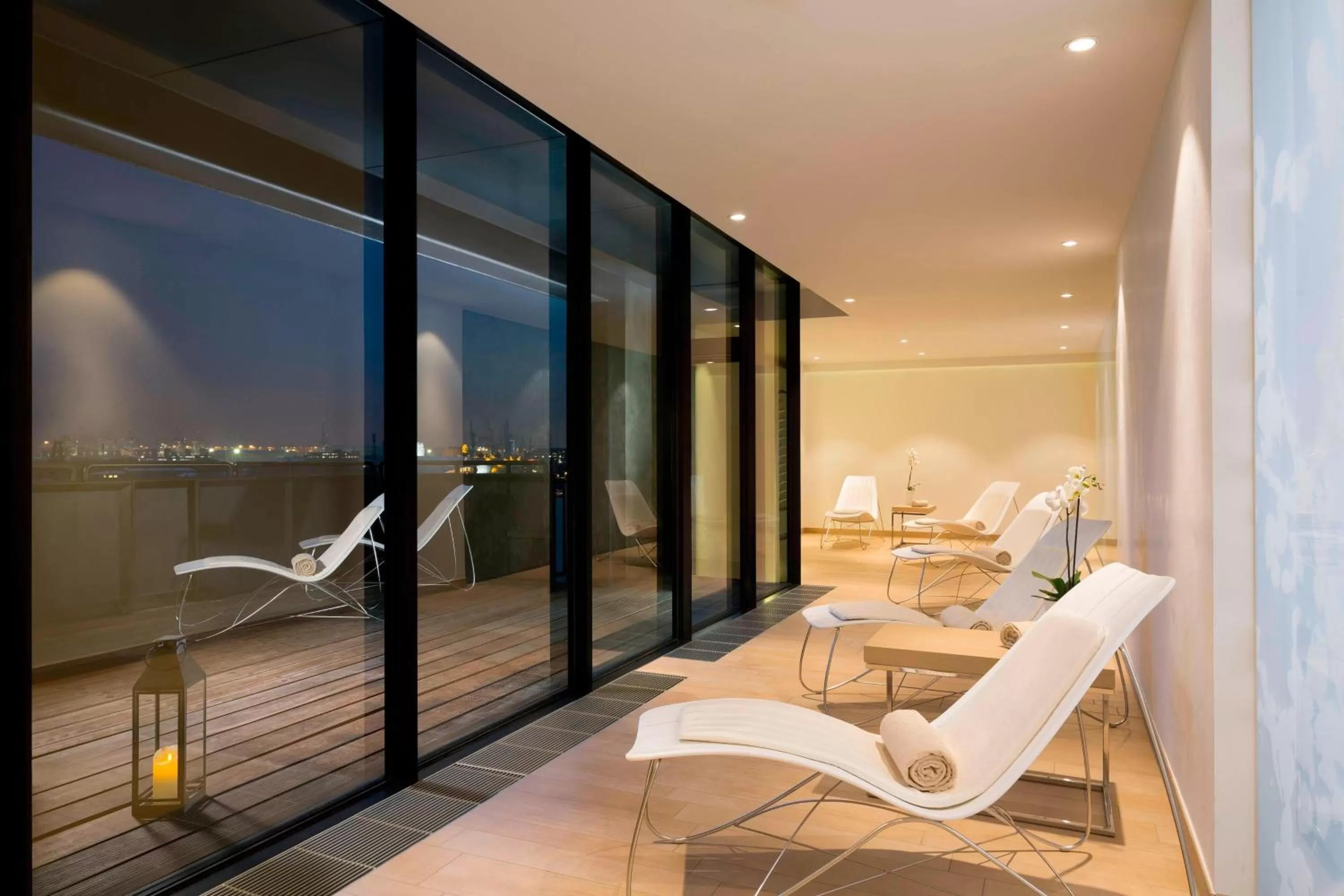 Lounge or bar in The Westin Hamburg Elbphilharmonie