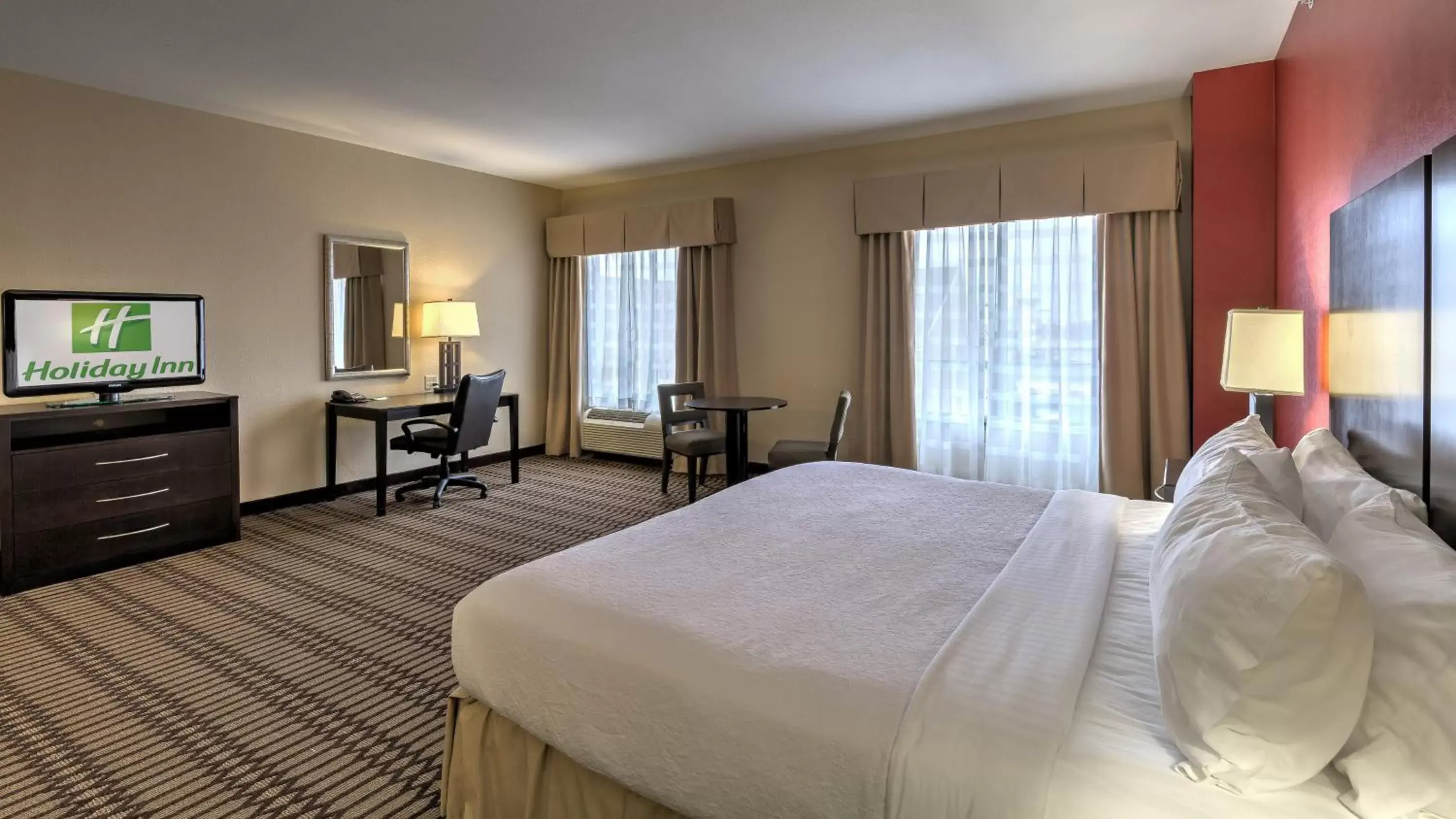 Standard King Room with Accessible Tub - Mobility Access in Holiday Inn North Quail Springs by IHG Standard King Room with Accessible Tub - Mobility Access in Holiday Inn North Quail Springs by IHG