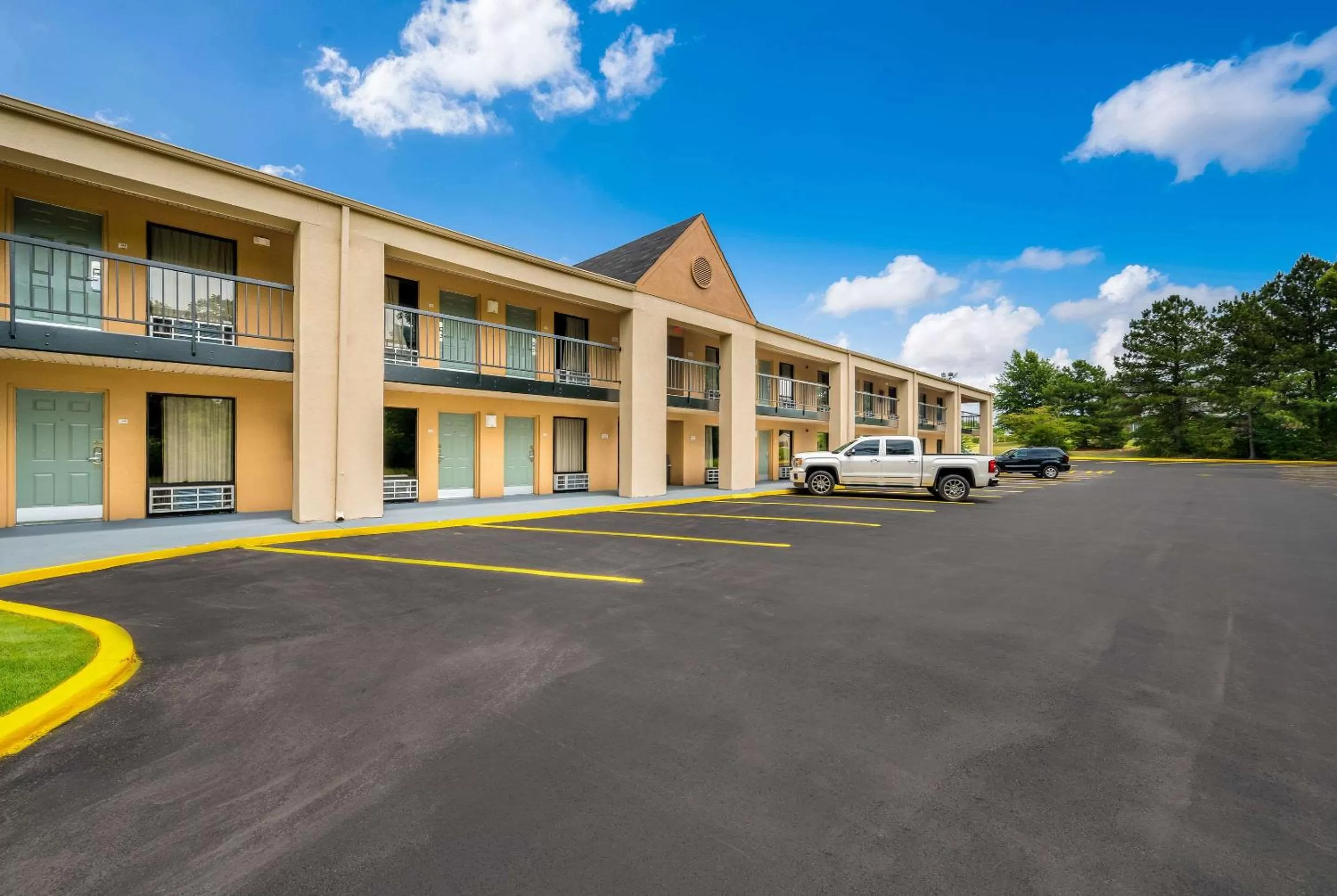 Property building in Quality Inn Cullman I-65 Exit 310