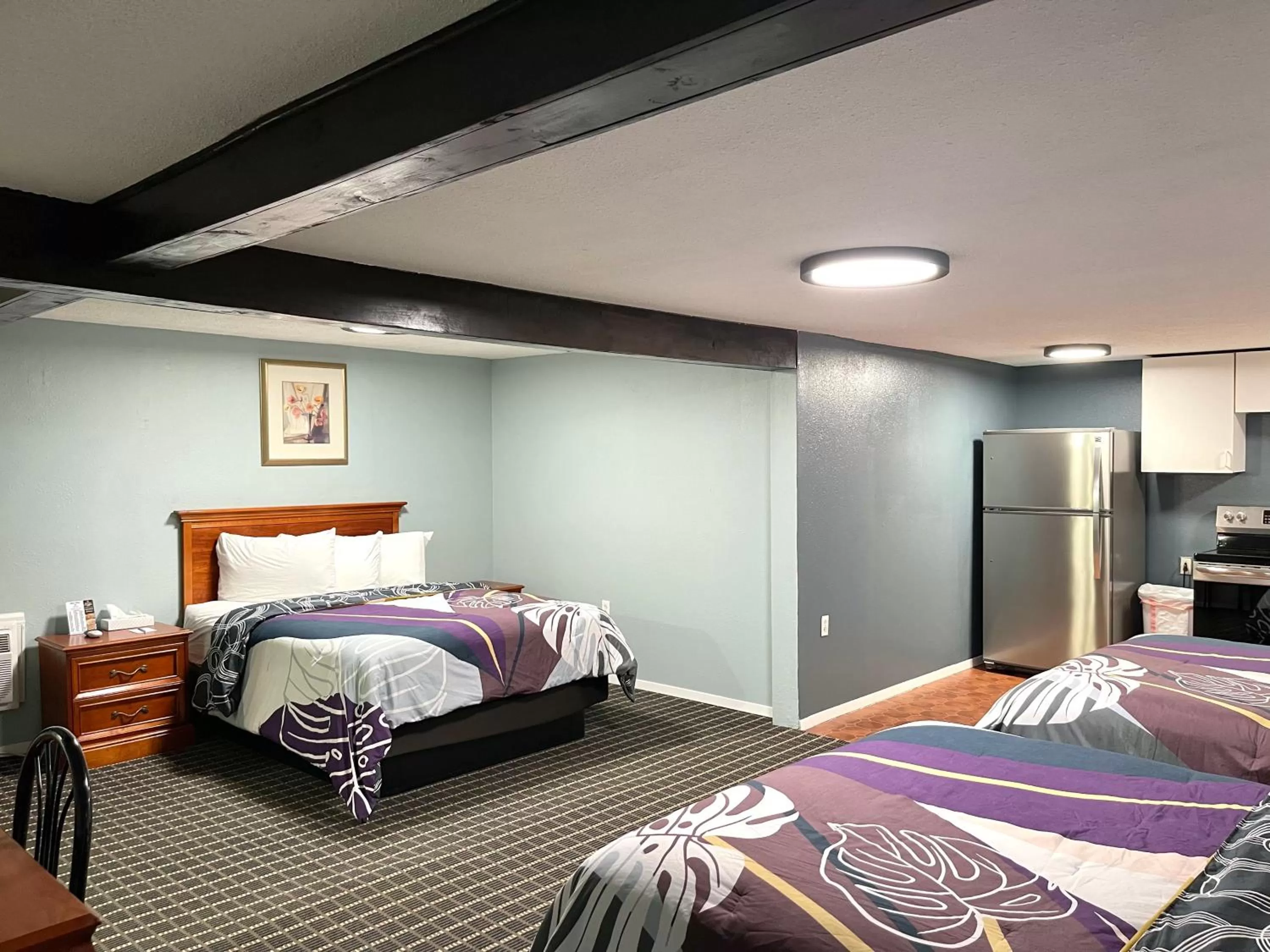 Bed in Annie Oakley Motel Oakley