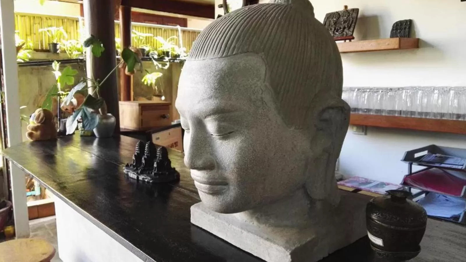 People in Maison Model d'Angkor