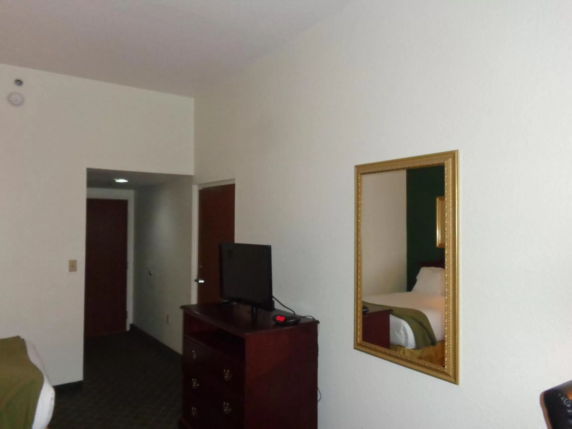 Bedroom in Ruskin Inn Tampa-Sun City Center