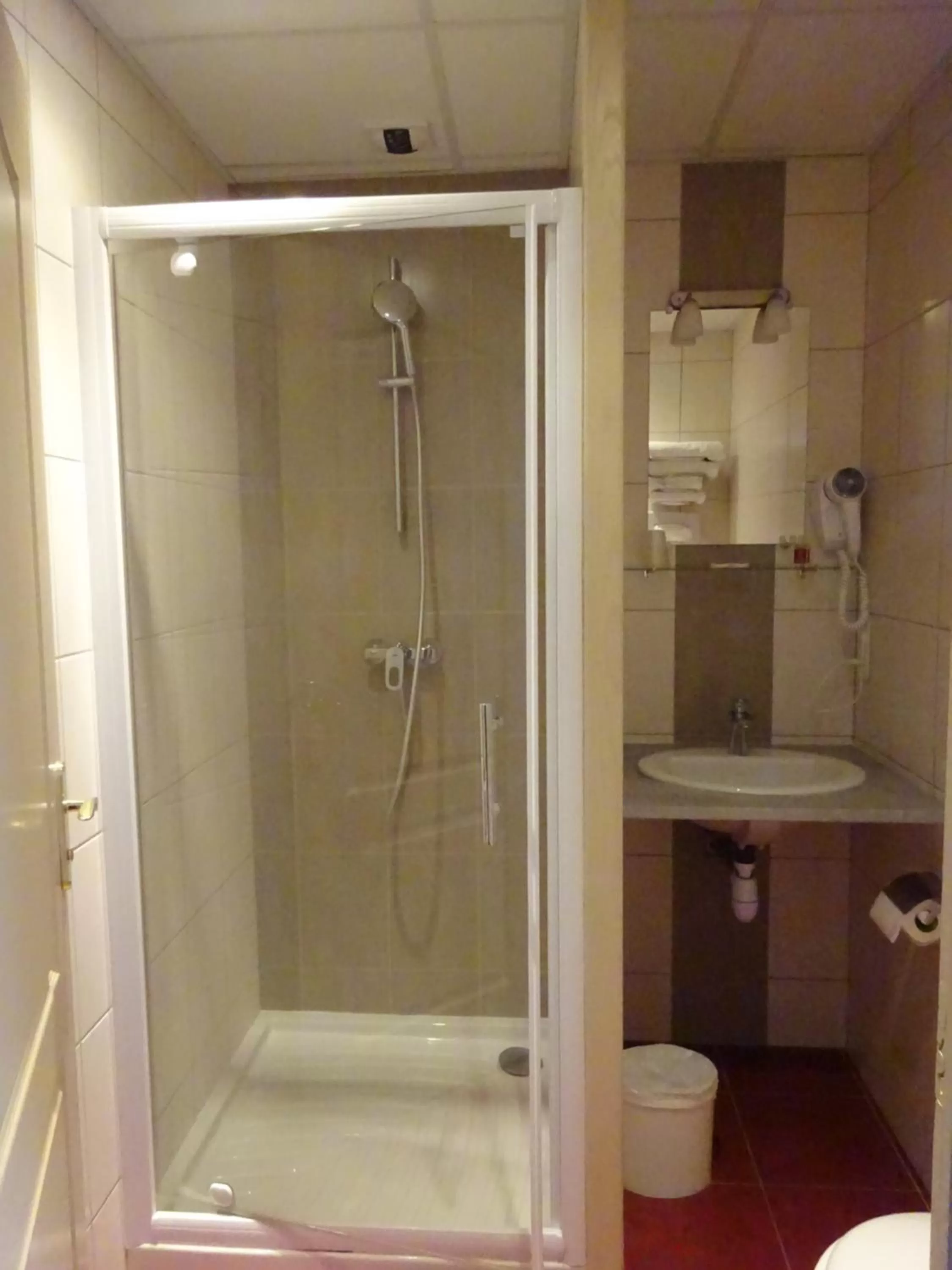 Bathroom in Hotel Restaurant Le Castel Fleuri