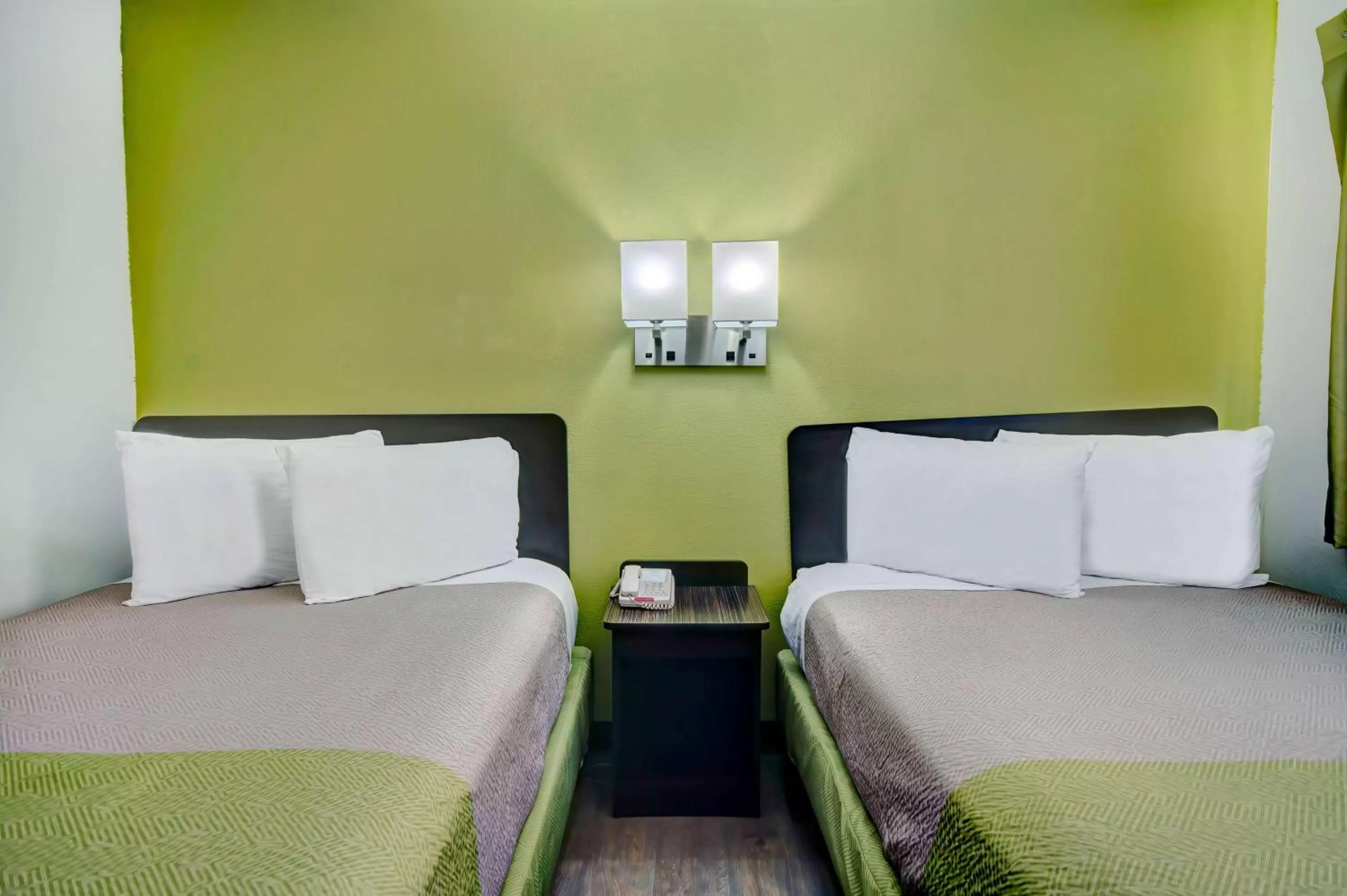 Bedroom, Bed in Motel 6-Douglas, AZ