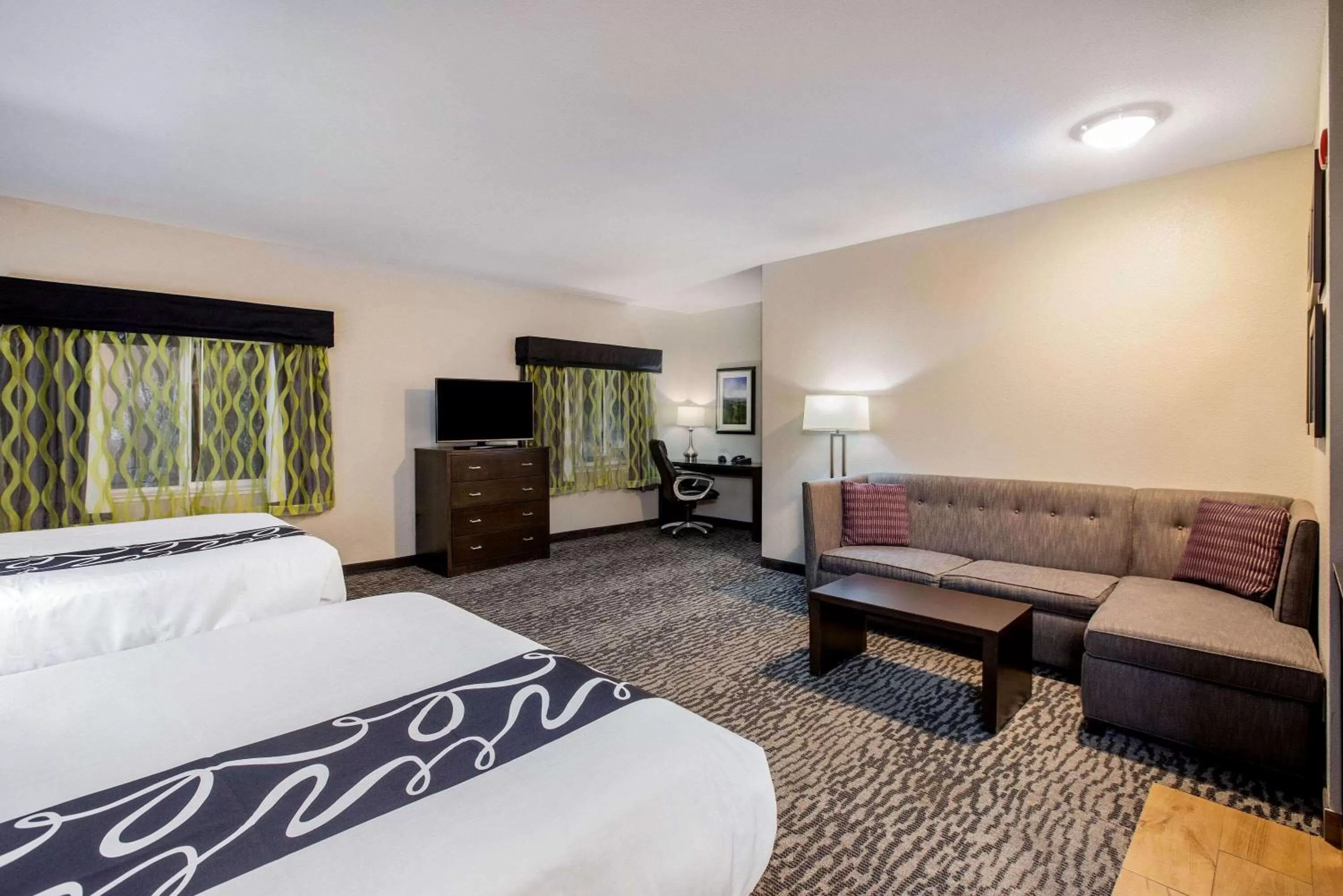 Photo of the whole room, Bed in La Quinta Inn by Wyndham Livermore