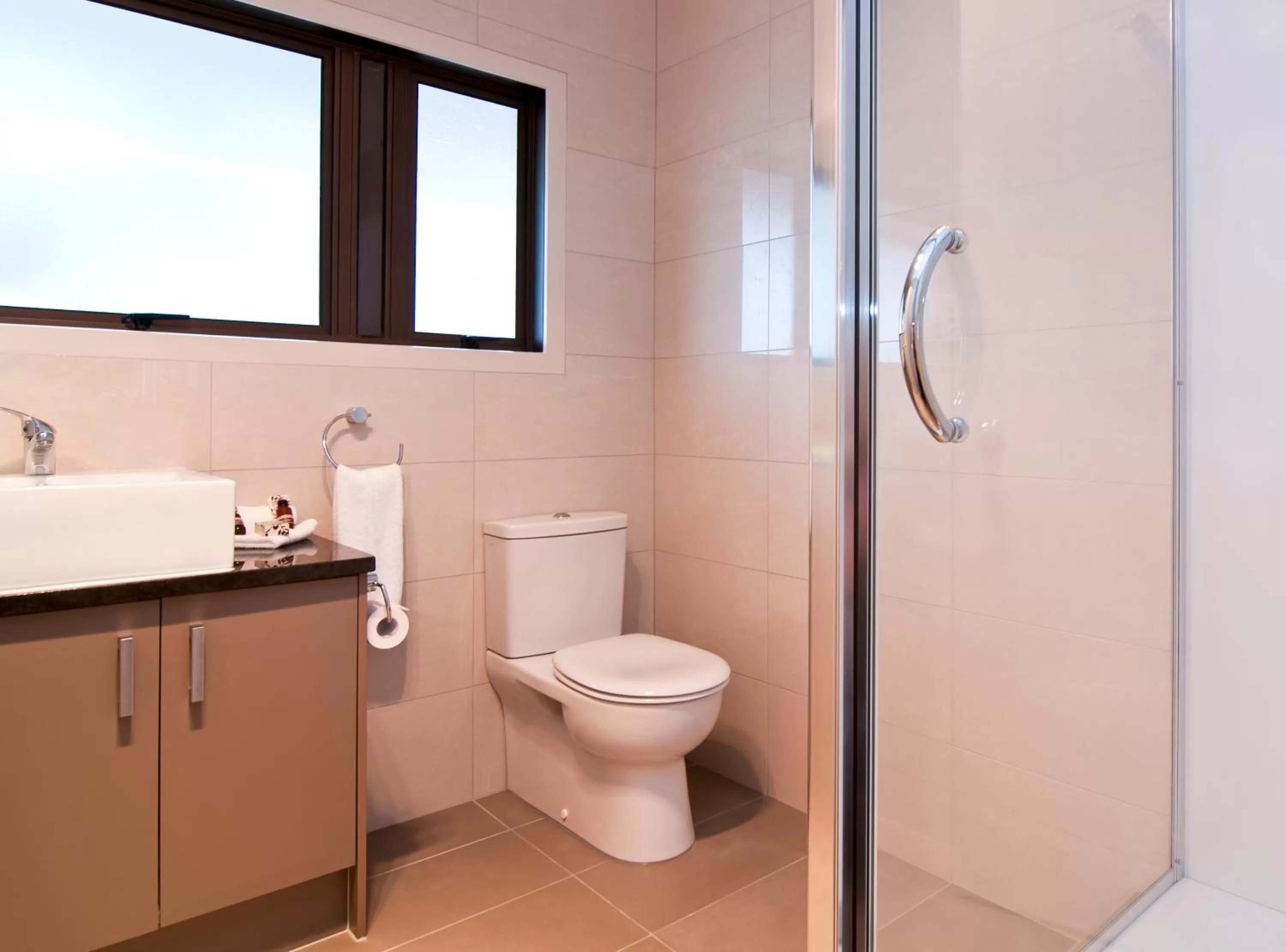 Shower in Breakwater Motel