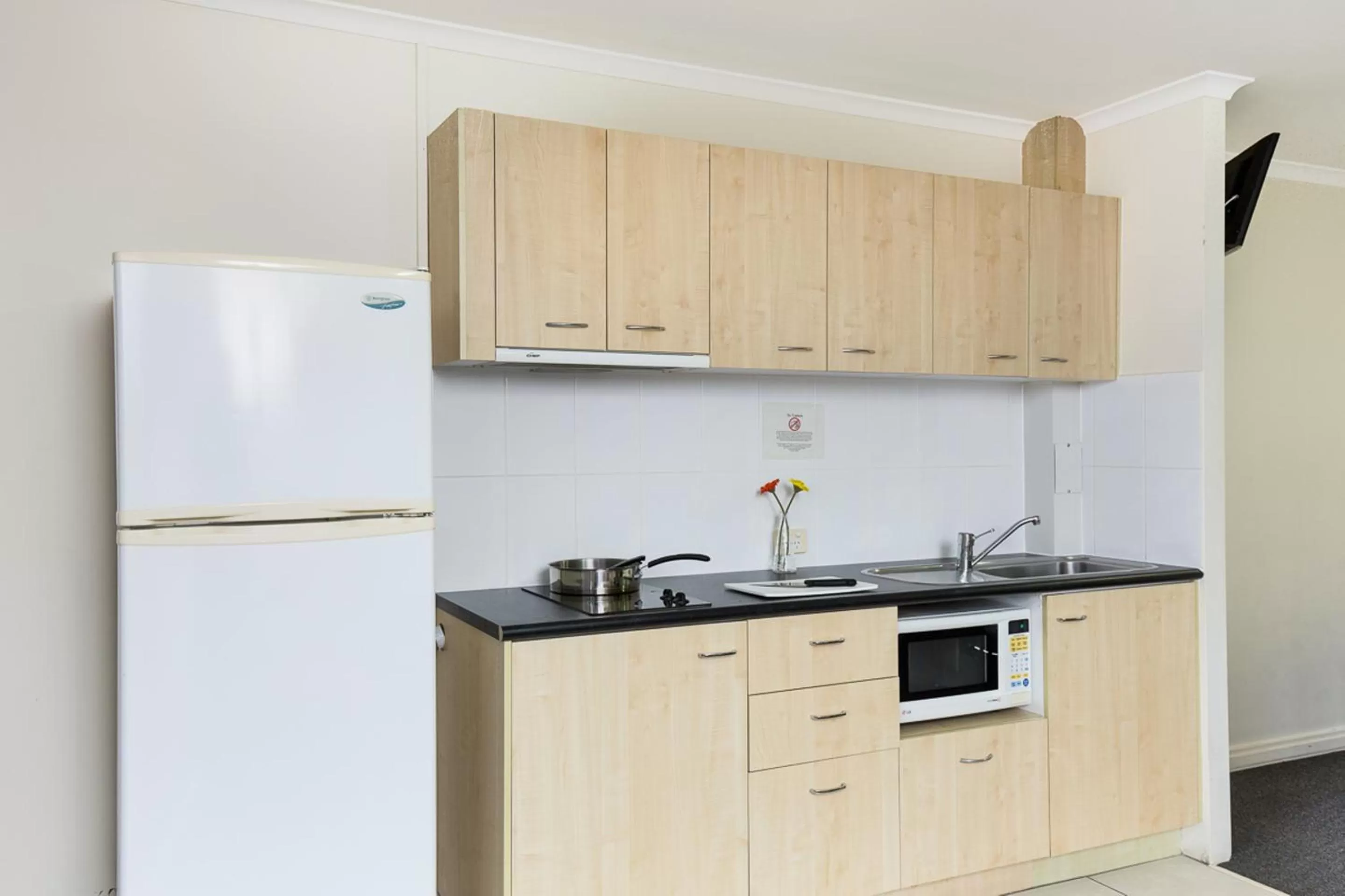 Kitchen or kitchenette in The Wellington Apartment Hotel