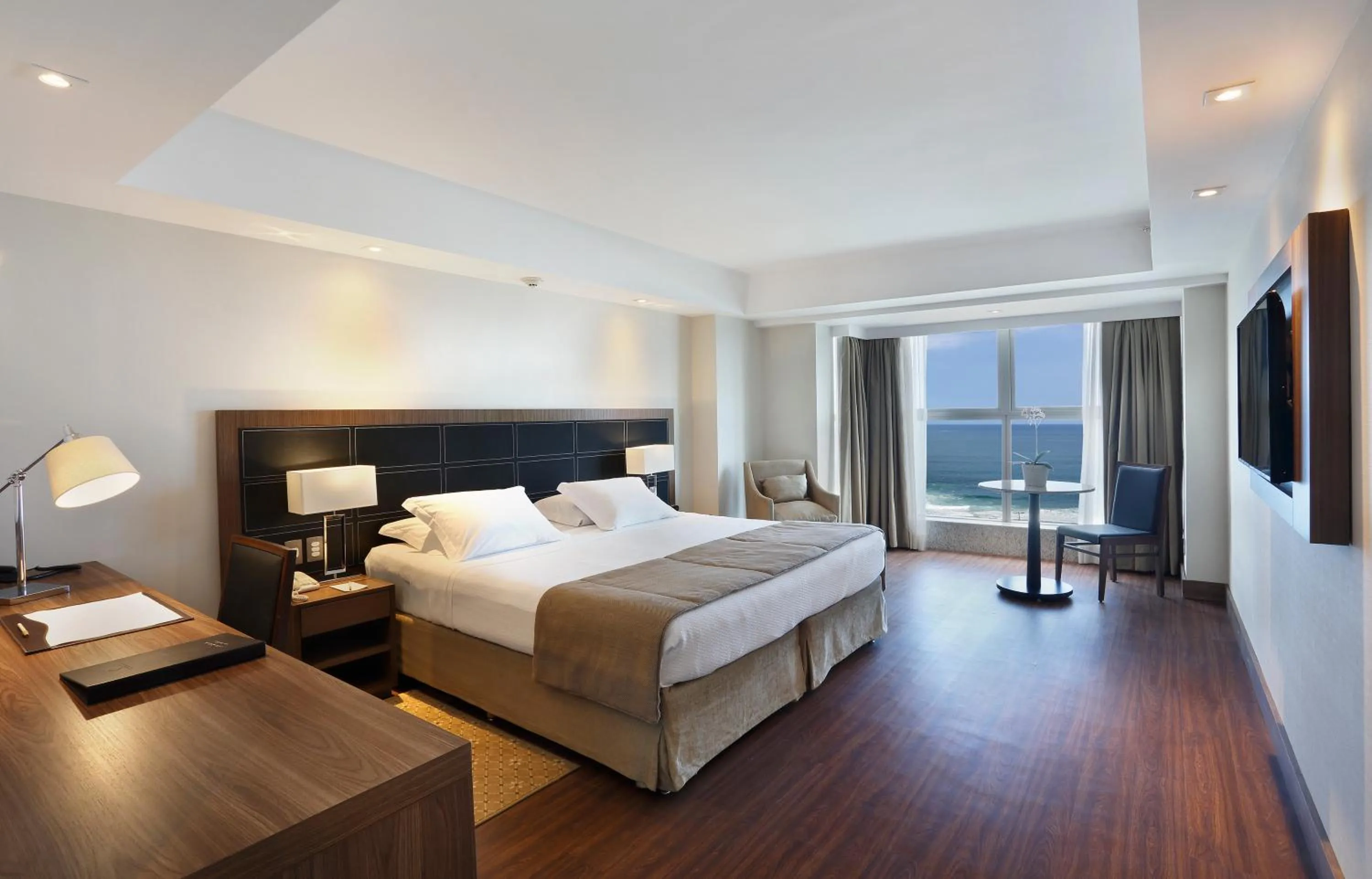 Photo of the whole room, Bed in Windsor Oceanico Hotel