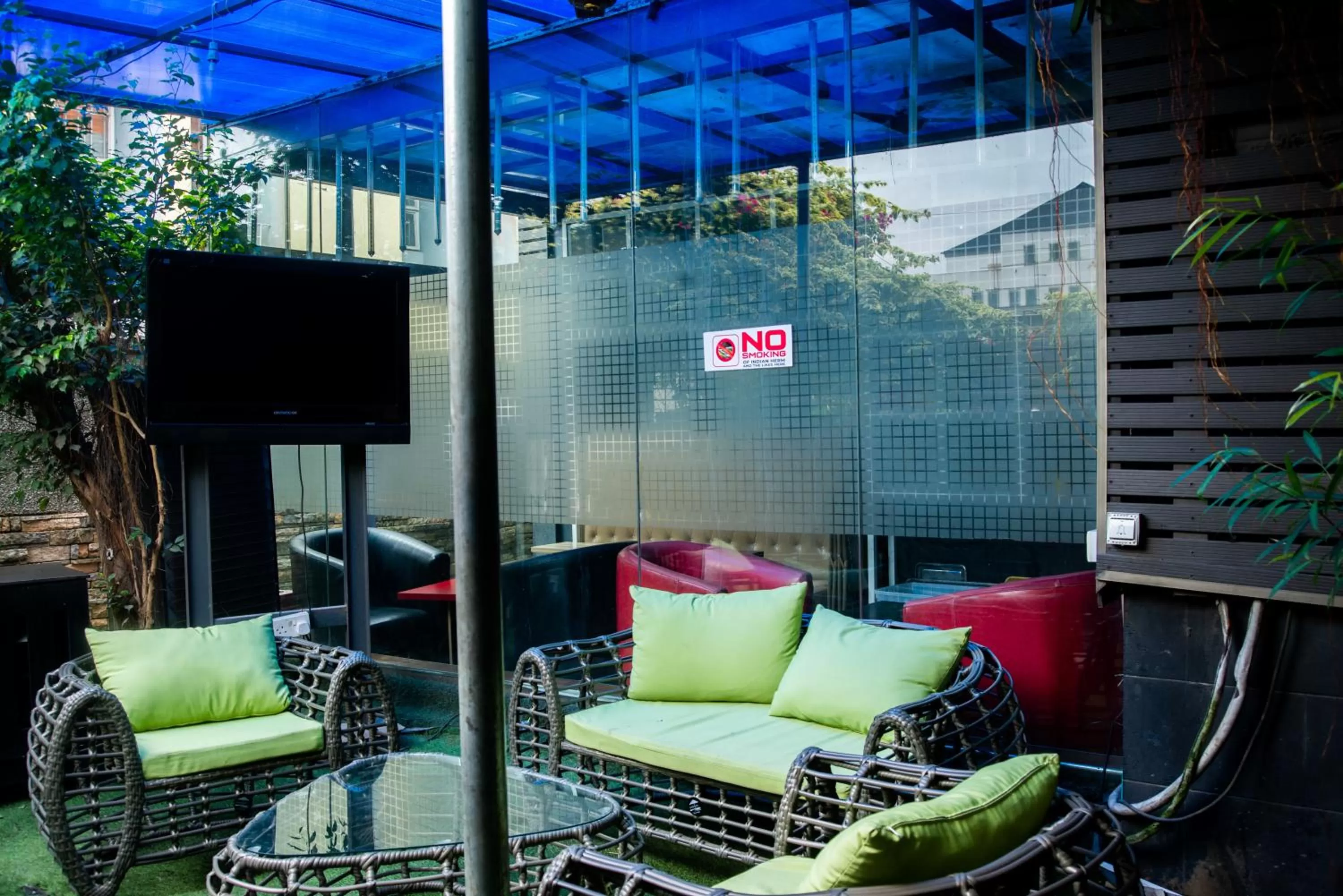 Communal lounge/ TV room in Sese Cottage