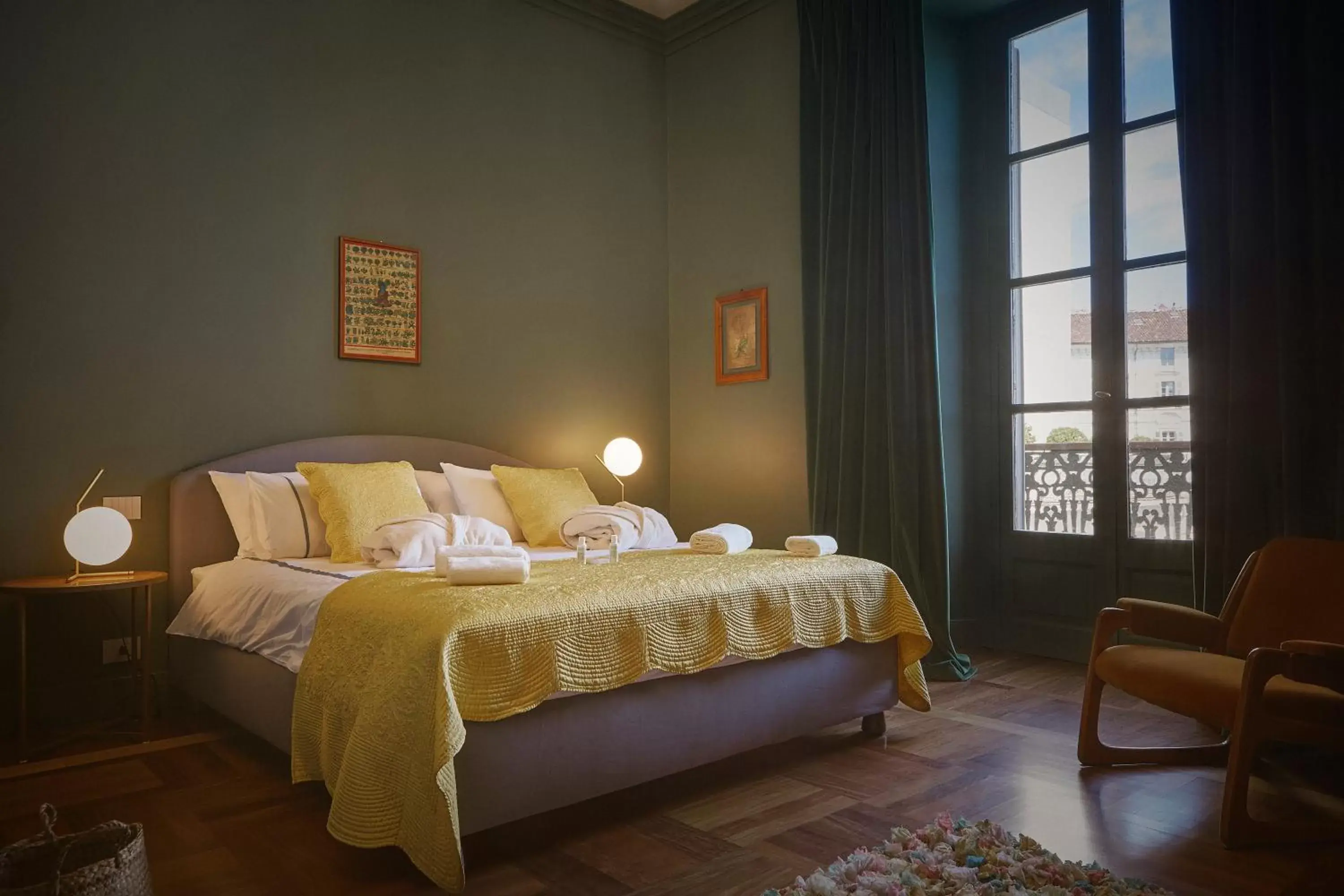 Deluxe Double Room (2 Adults + 1 Child) in Look To Deluxe Double Room (2 Adults + 1 Child) in Look To