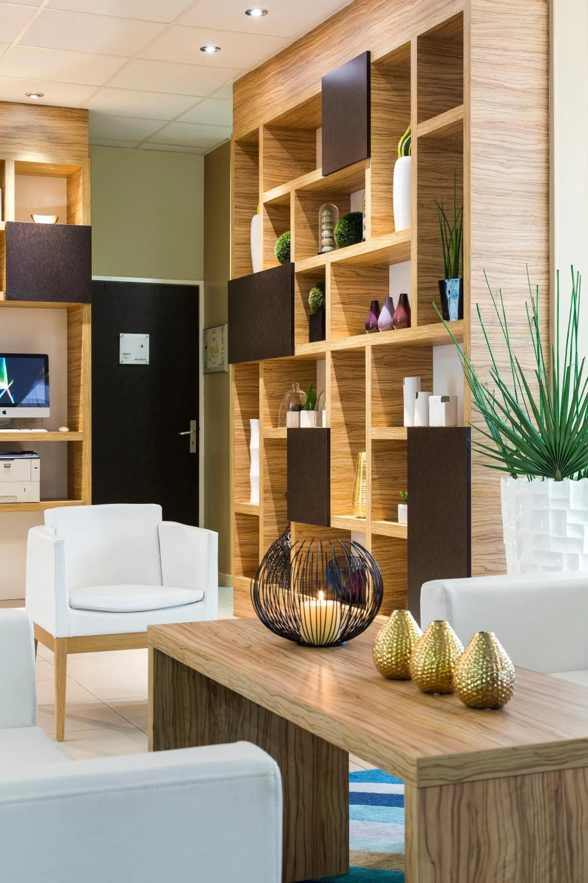 Lobby or reception in Citadines Croisette Cannes