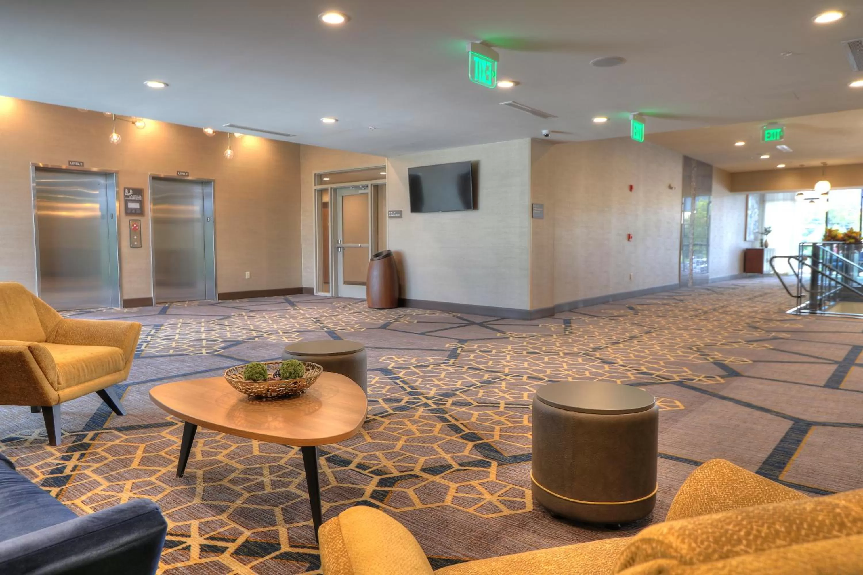 Communal lounge/ TV room in Holiday Inn & Suites Pigeon Forge Convention Center by IHG