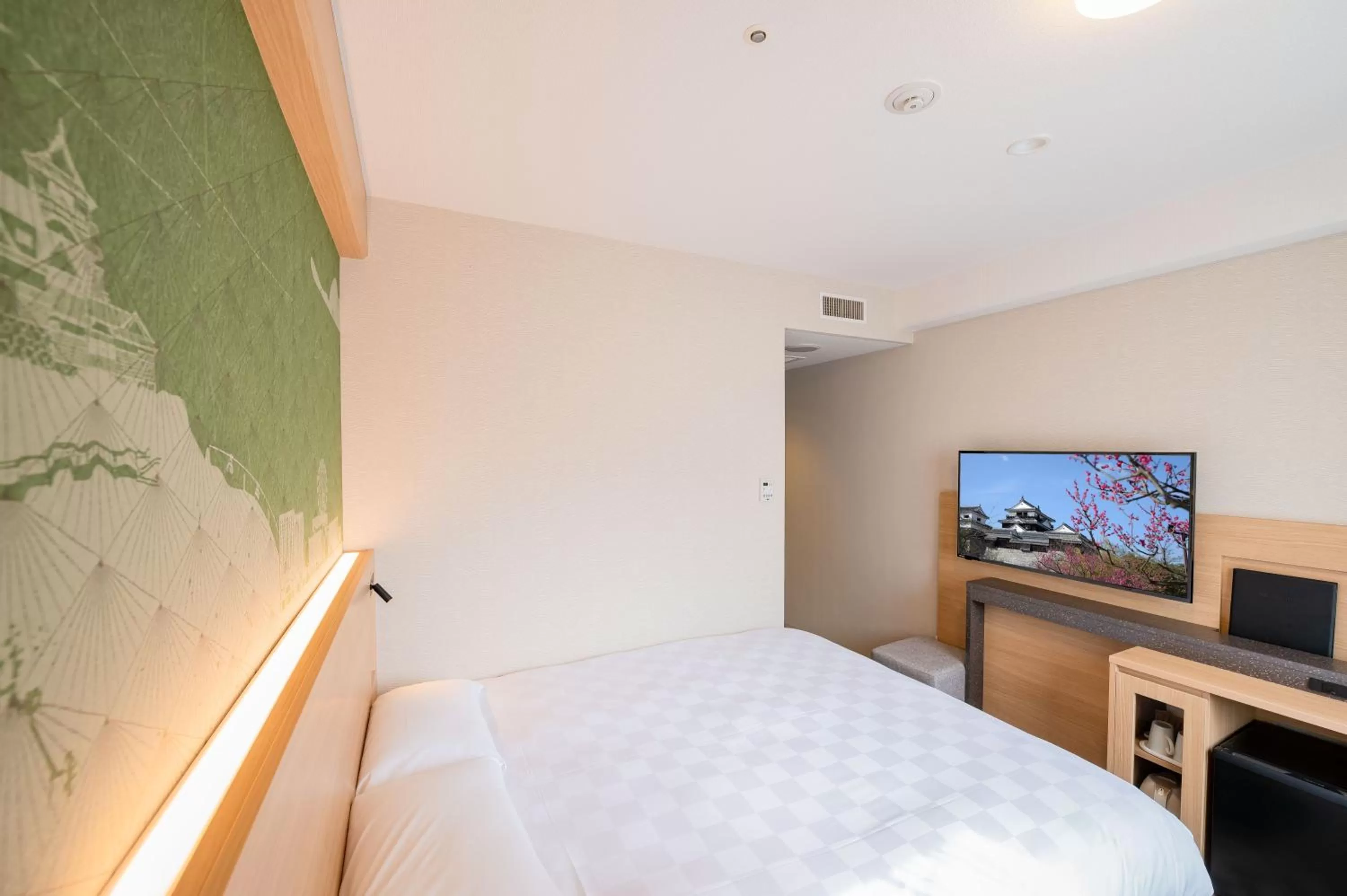 Bed in Matsuyama Tokyu REI Hotel