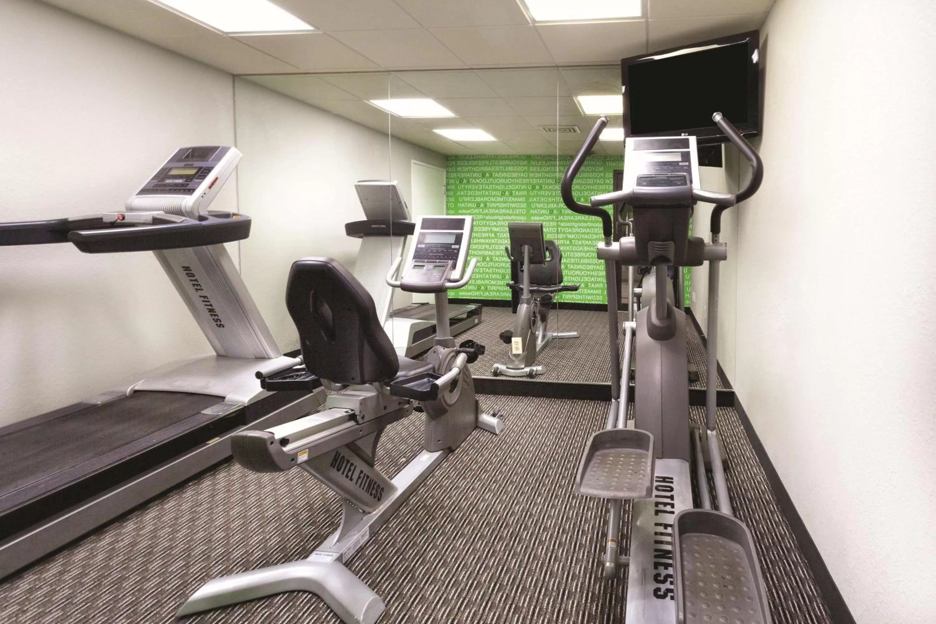 Fitness centre/facilities in La Quinta by Wyndham Miami Airport East