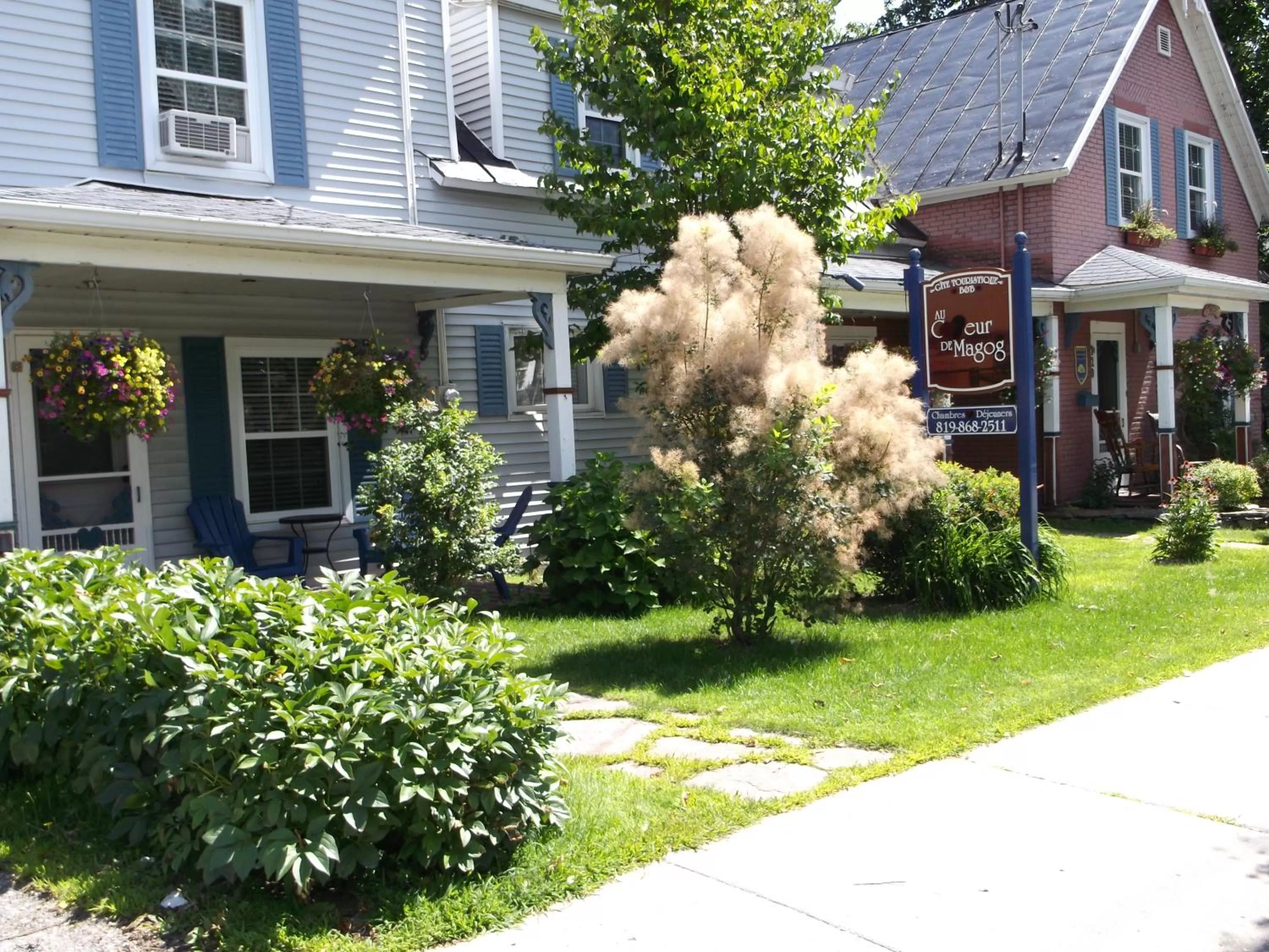 Property building in Au Coeur De Magog