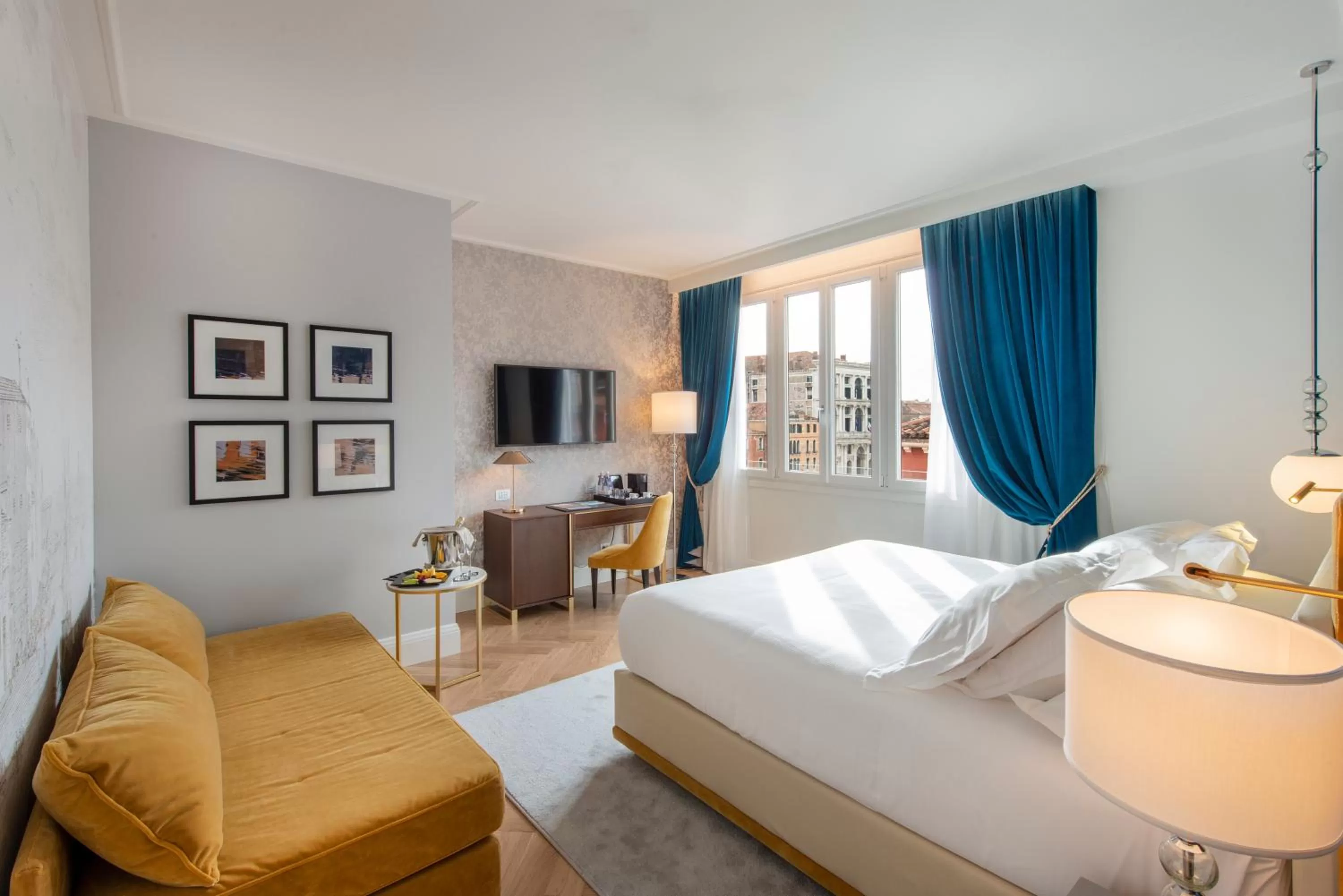 Deluxe Double Room with partial Canal View in H10 Palazzo Canova