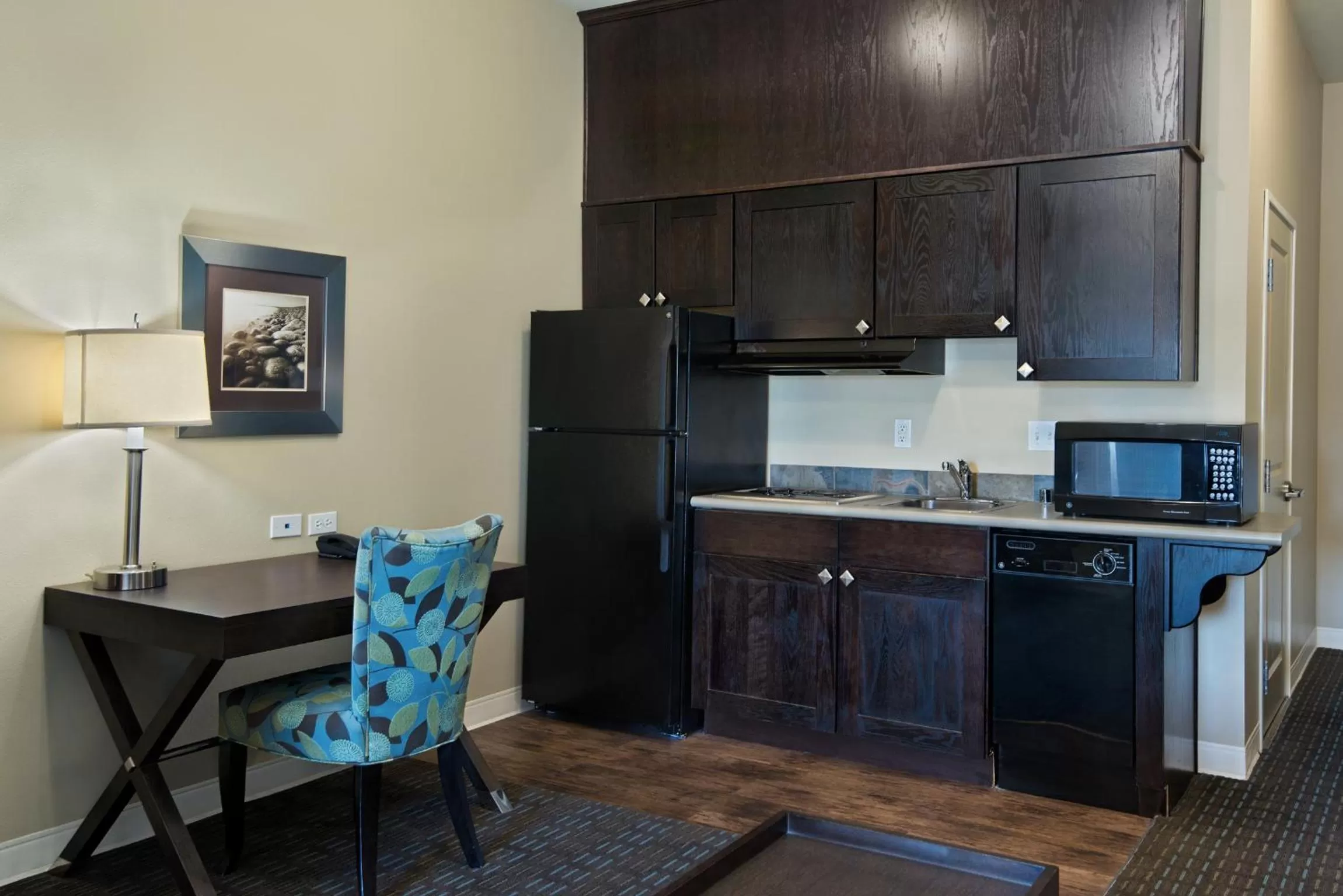 Kitchen or kitchenette in Oxford Suites Silverdale