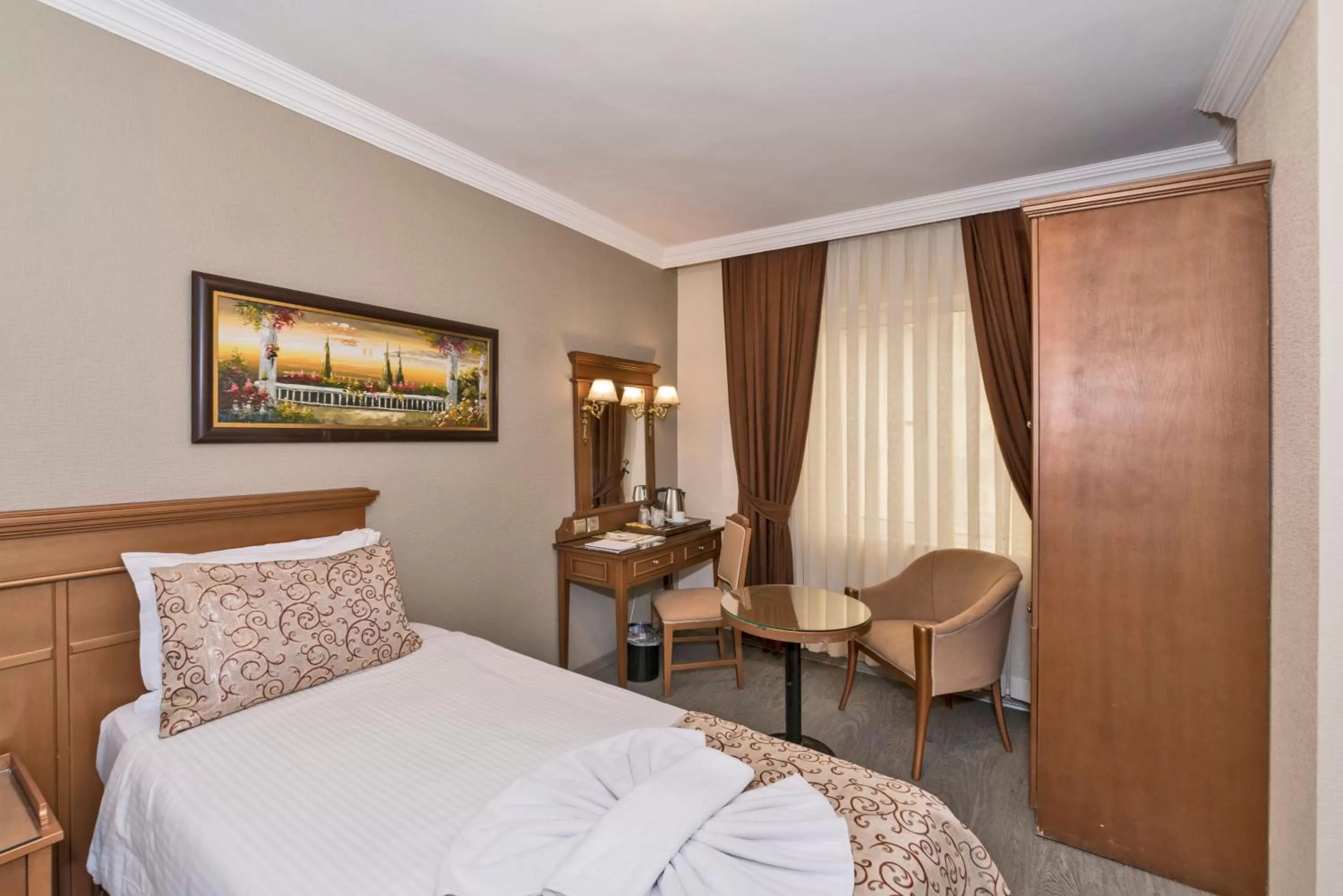 Bed in Laleli Gonen Hotel