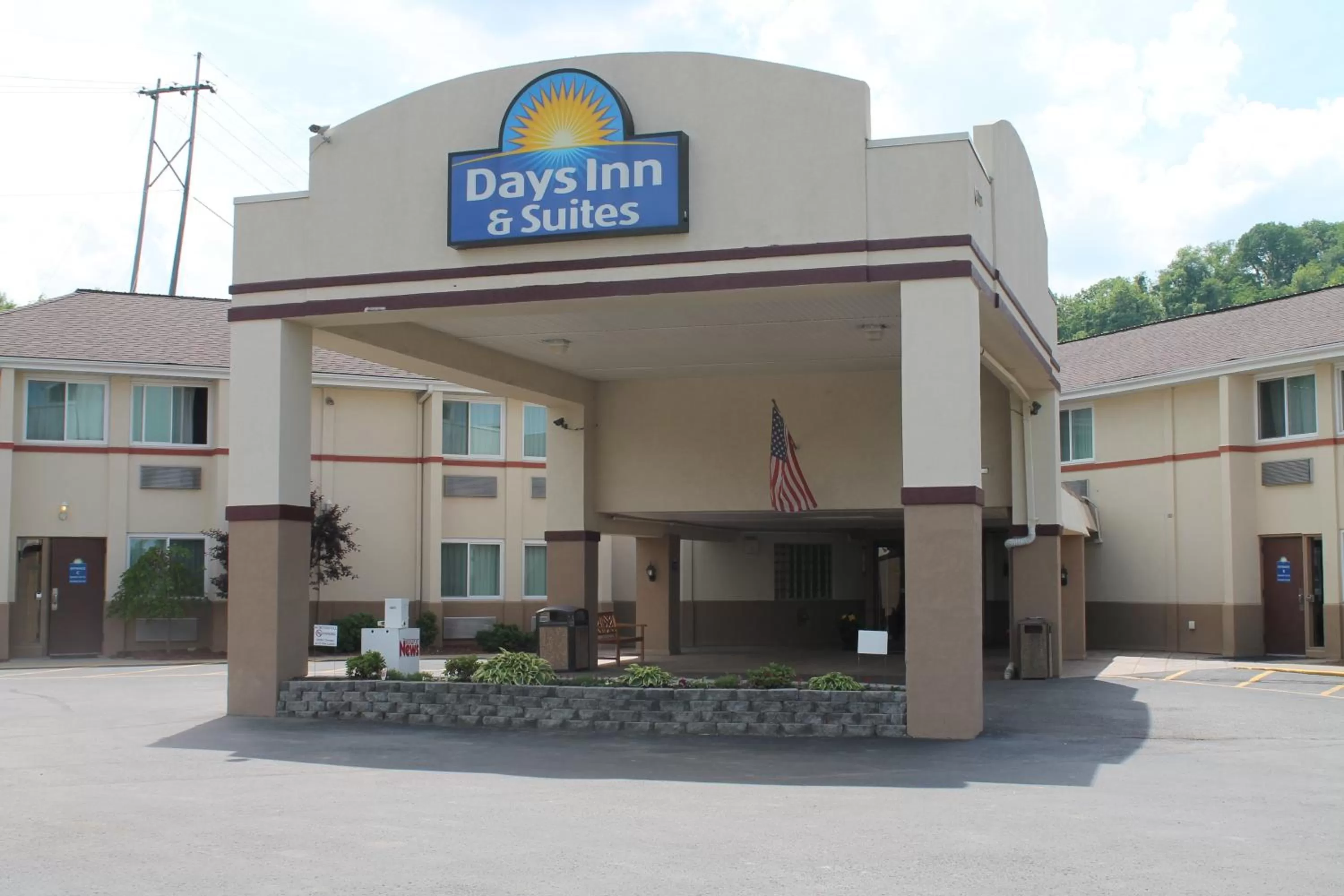 Facade/entrance in Days Inn & Suites by Wyndham Bridgeport - Clarksburg