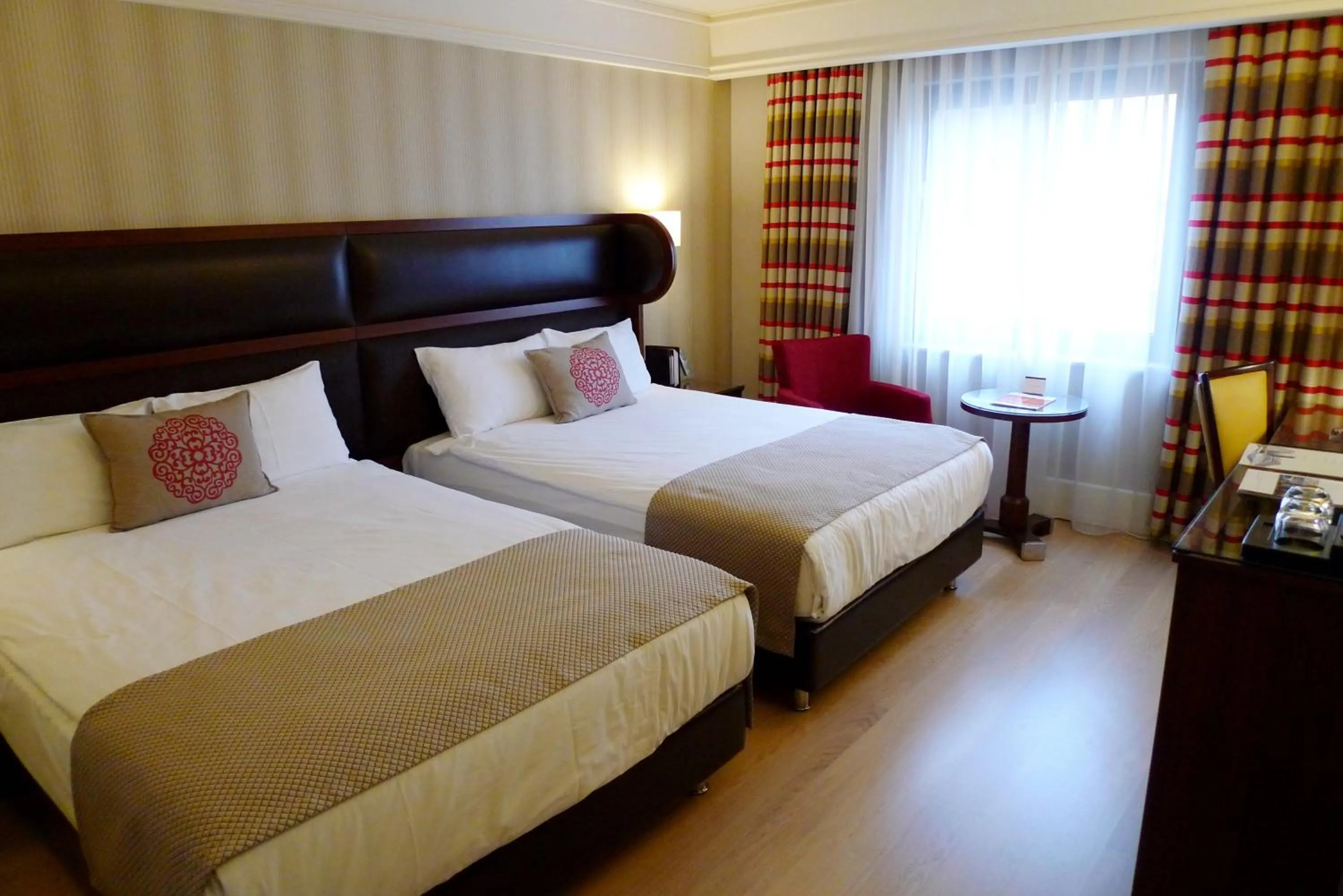 Bed in Titanic Comfort Sisli