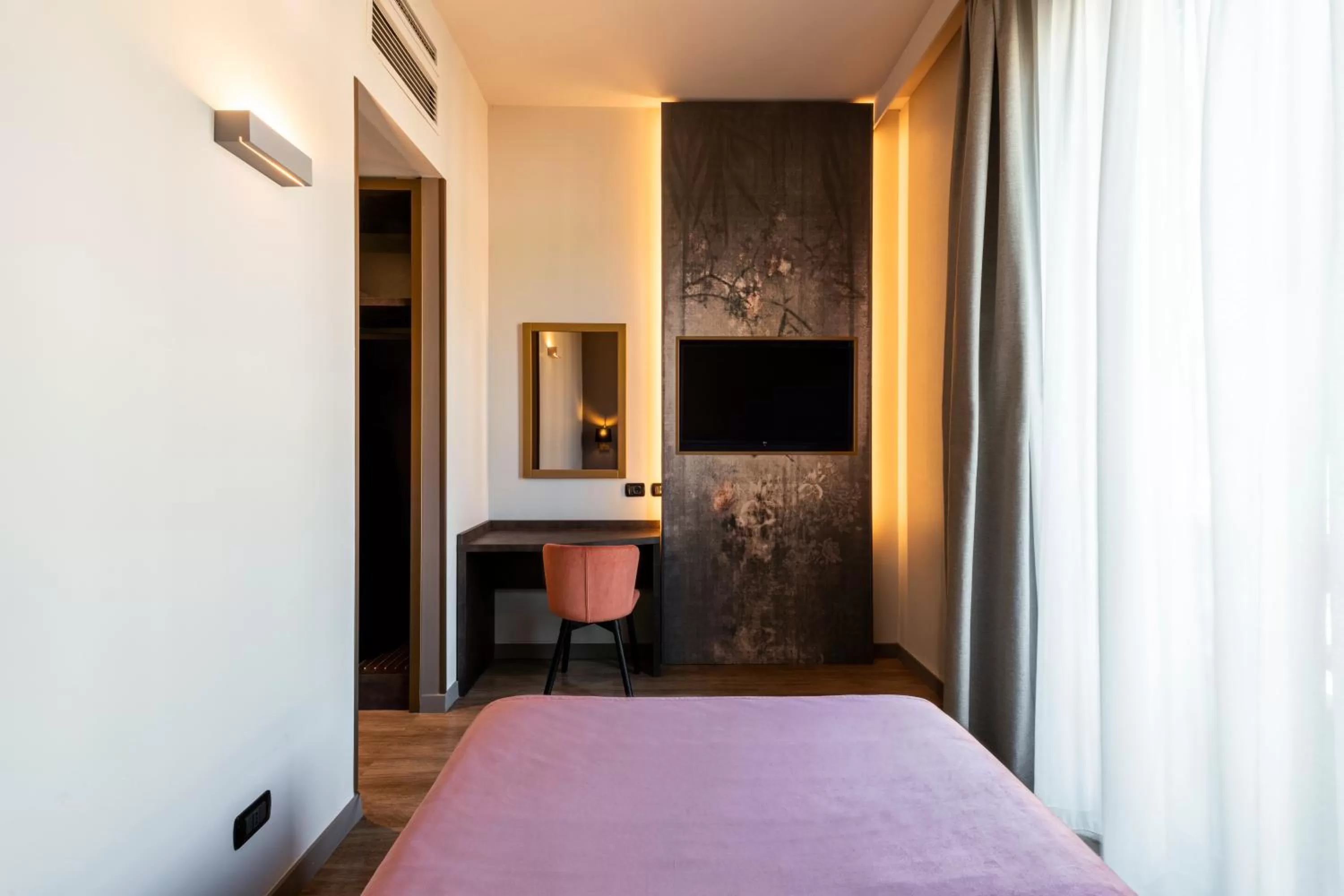 Bed in Mokinba Hotels King