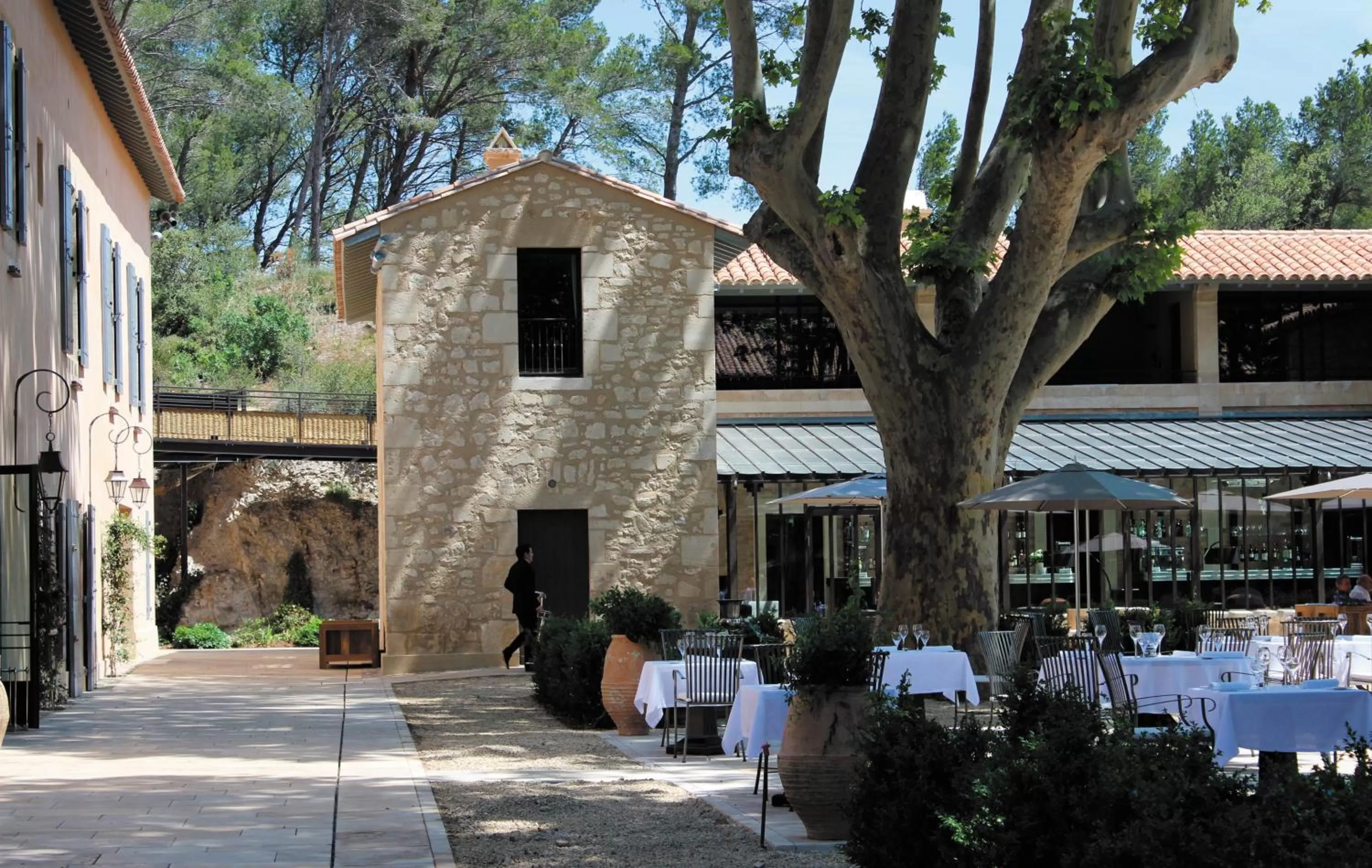 Restaurant/places to eat in Domaine De Manville