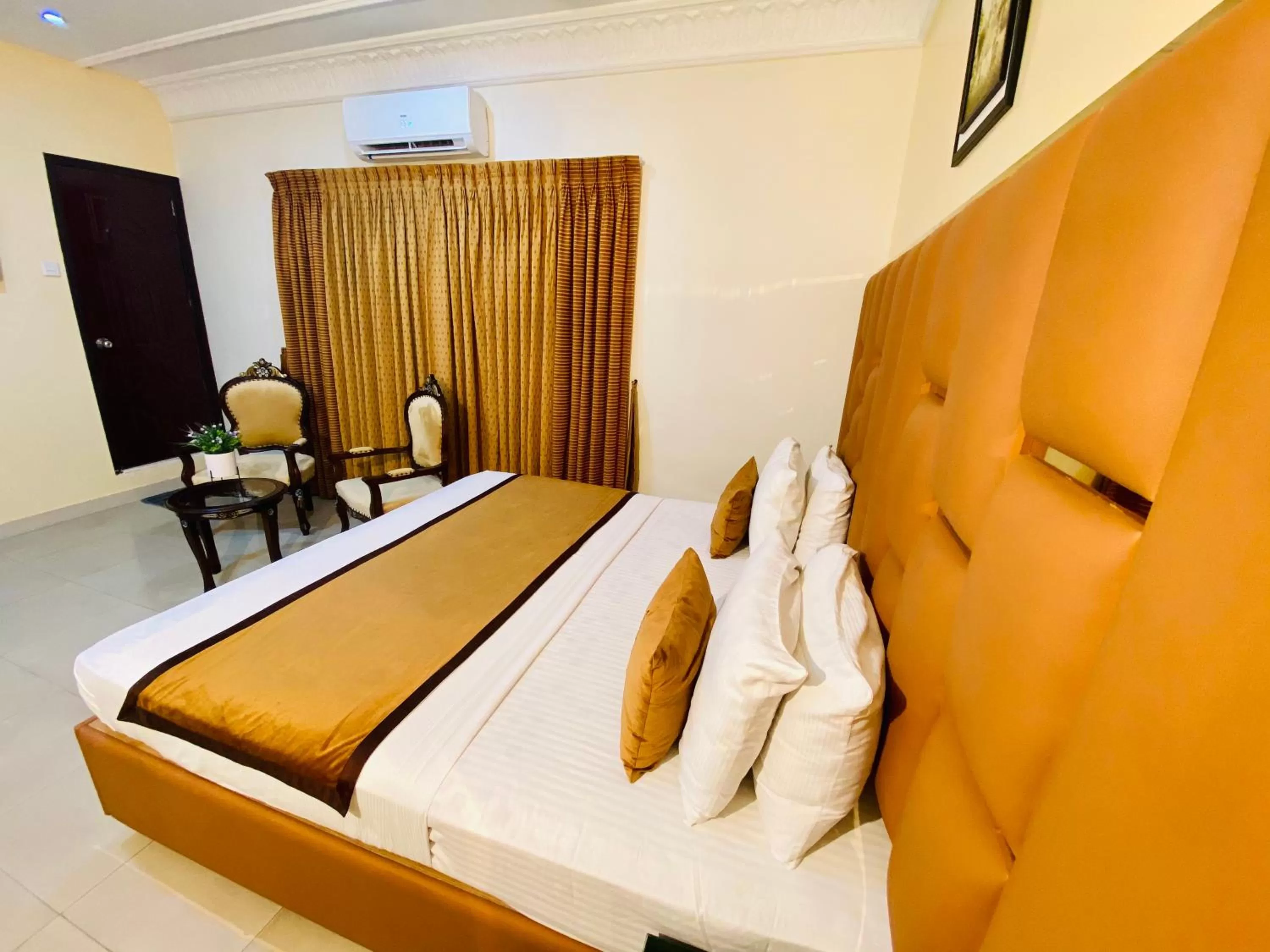 Bed in World Inn Karachi
