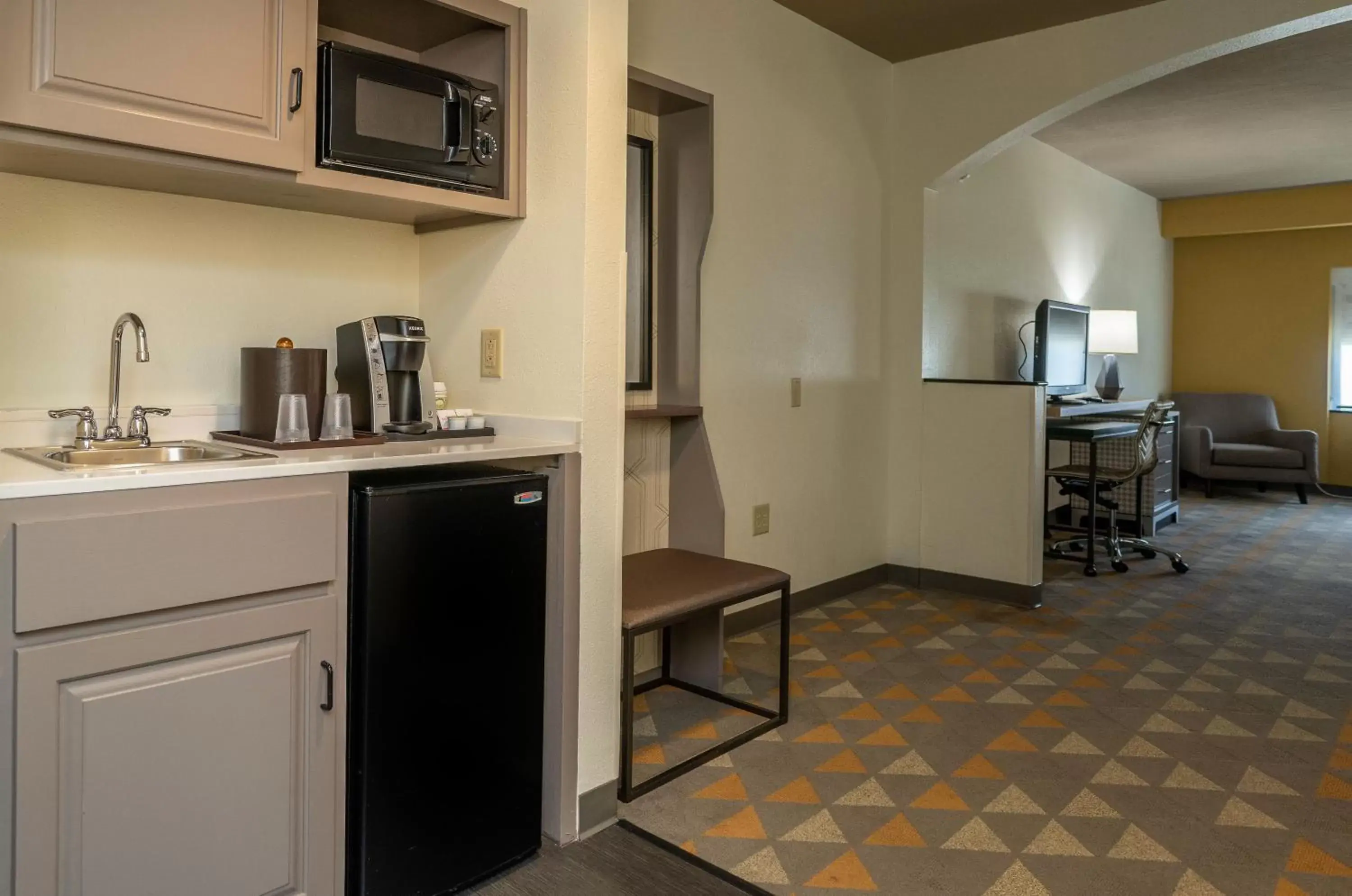 Standard Queen Room with Two Queen Beds in Holiday Inn Hotel & Suites Beaufort at Highway 21 by IHG Standard Queen Room with Two Queen Beds in Holiday Inn Hotel & Suites Beaufort at Highway 21 by IHG