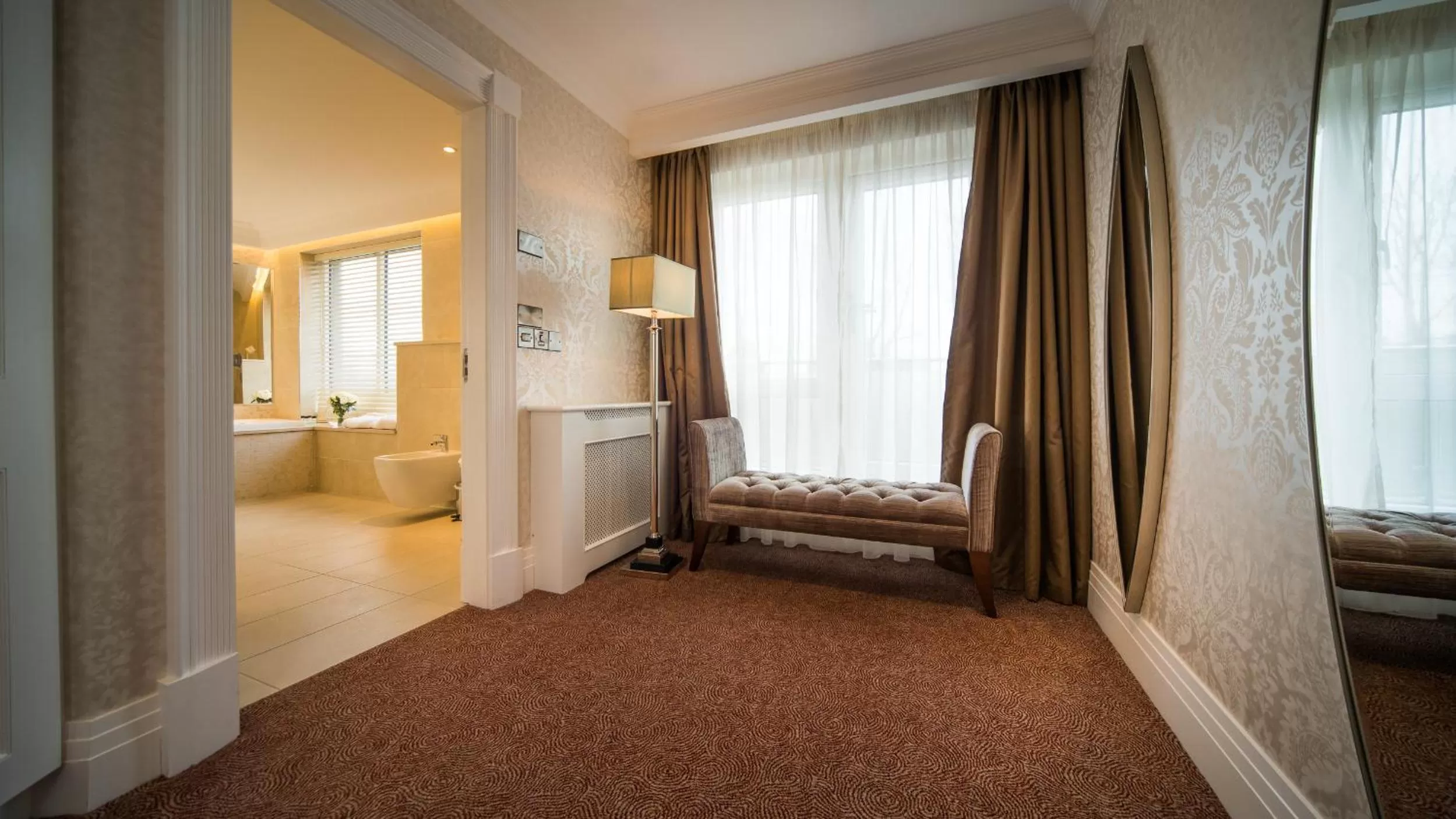 View (from property/room), Bed in Hotel Kilmore